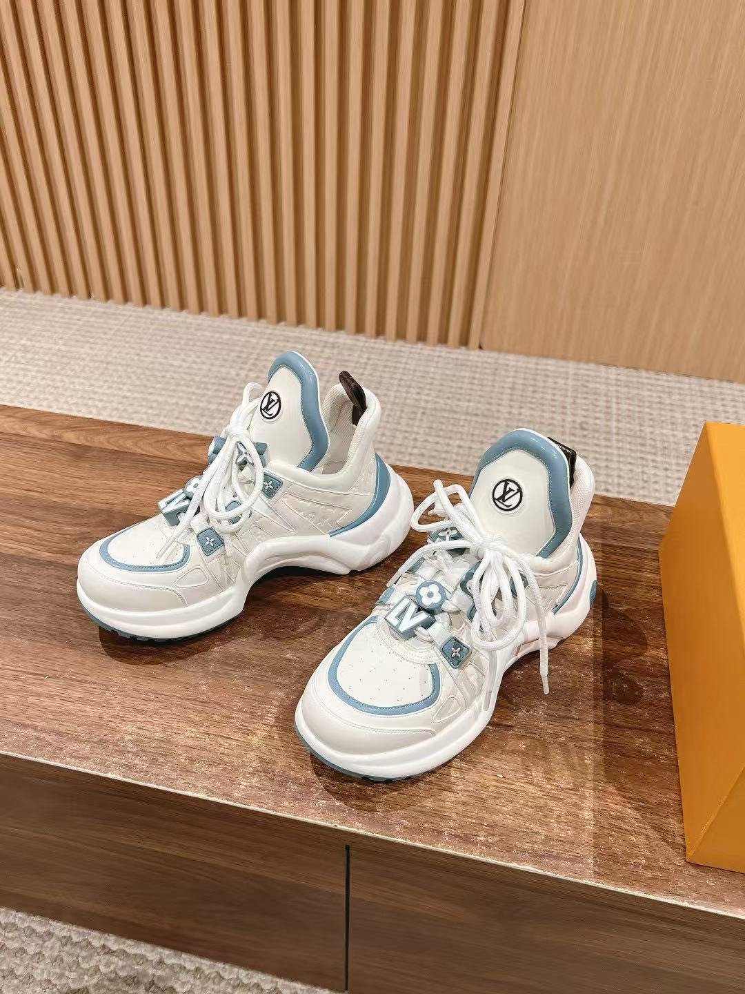 LVの高品質ダッドシューズ【50％割引+送料無料】