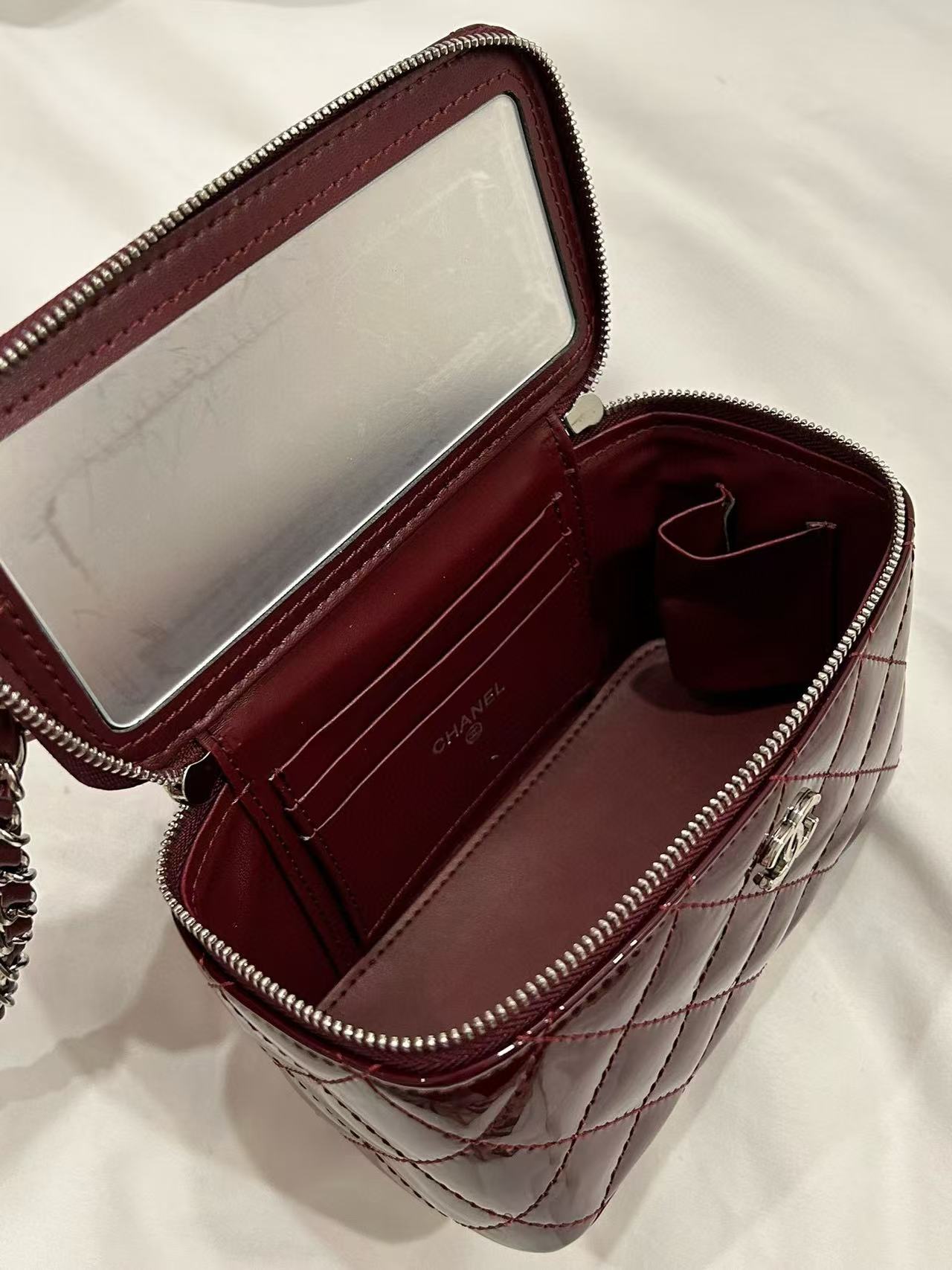 CHANE1 パテントレザー ハンドチェーンバッグ【50％割引+送料無料】