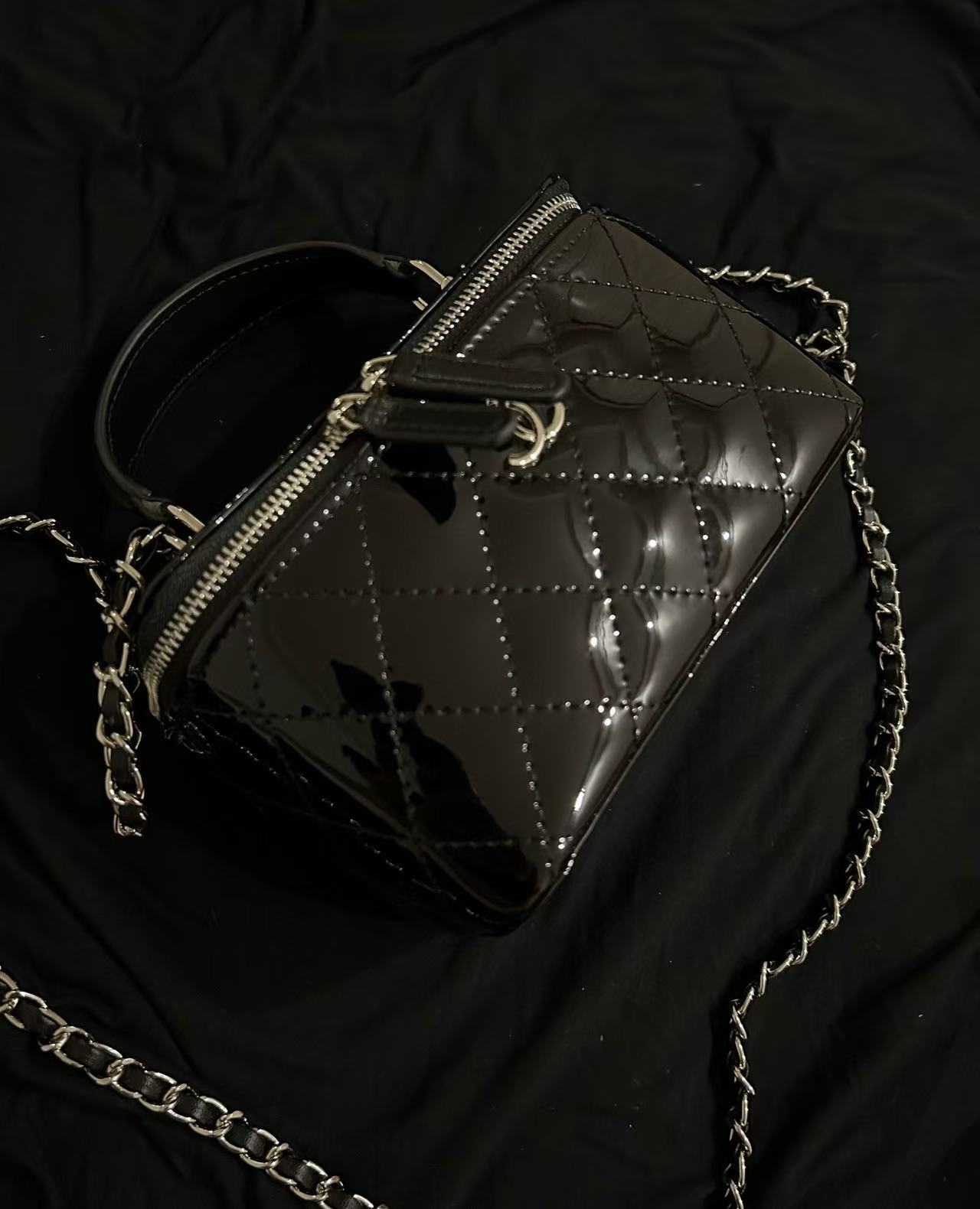 CHANE1 パテントレザー ハンドチェーンバッグ【50％割引+送料無料】