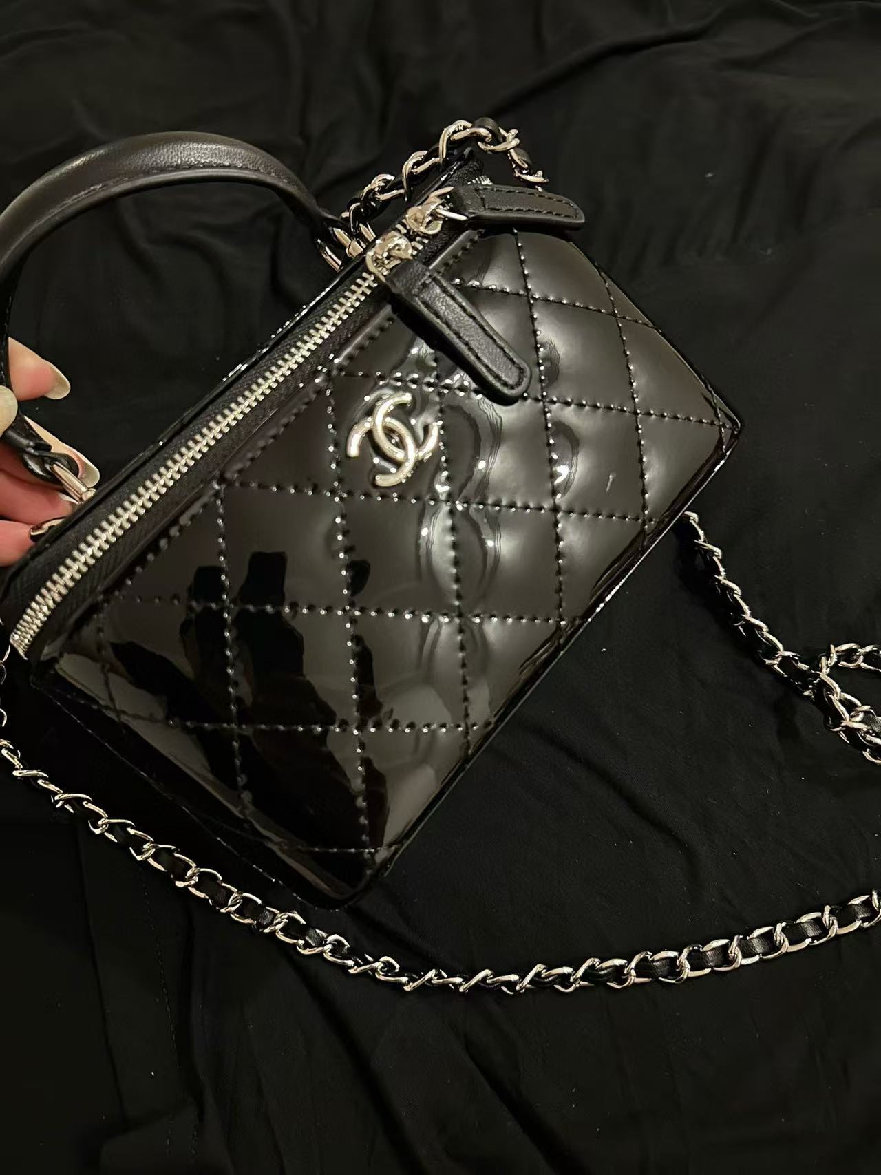 CHANE1 パテントレザー ハンドチェーンバッグ【50％割引+送料無料】