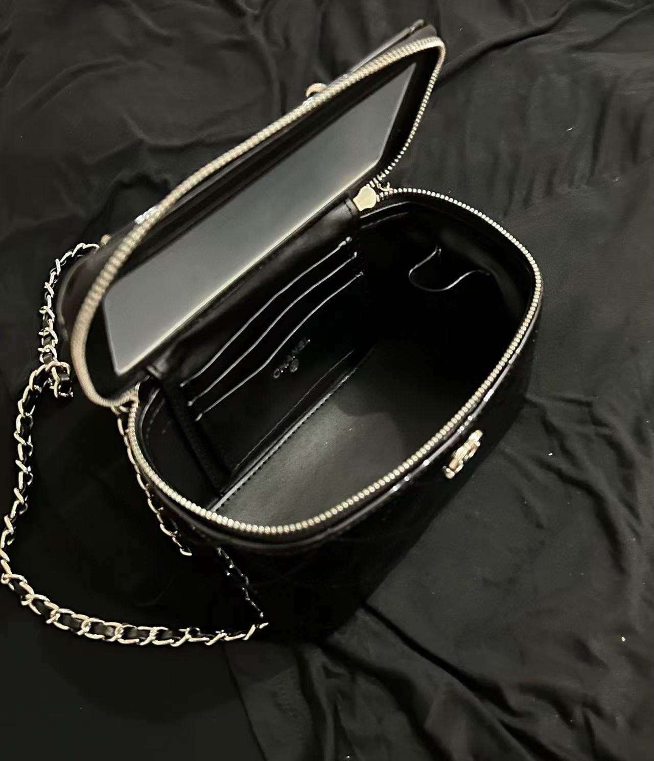 CHANE1 パテントレザー ハンドチェーンバッグ【50％割引+送料無料】