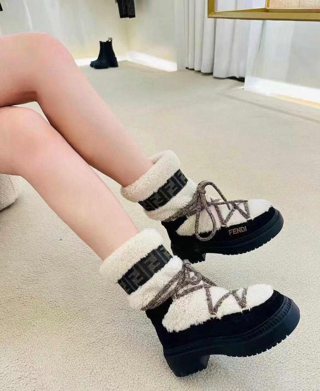 FEND1 高品質レースアップスノーブーツ【50％割引+送料無料】