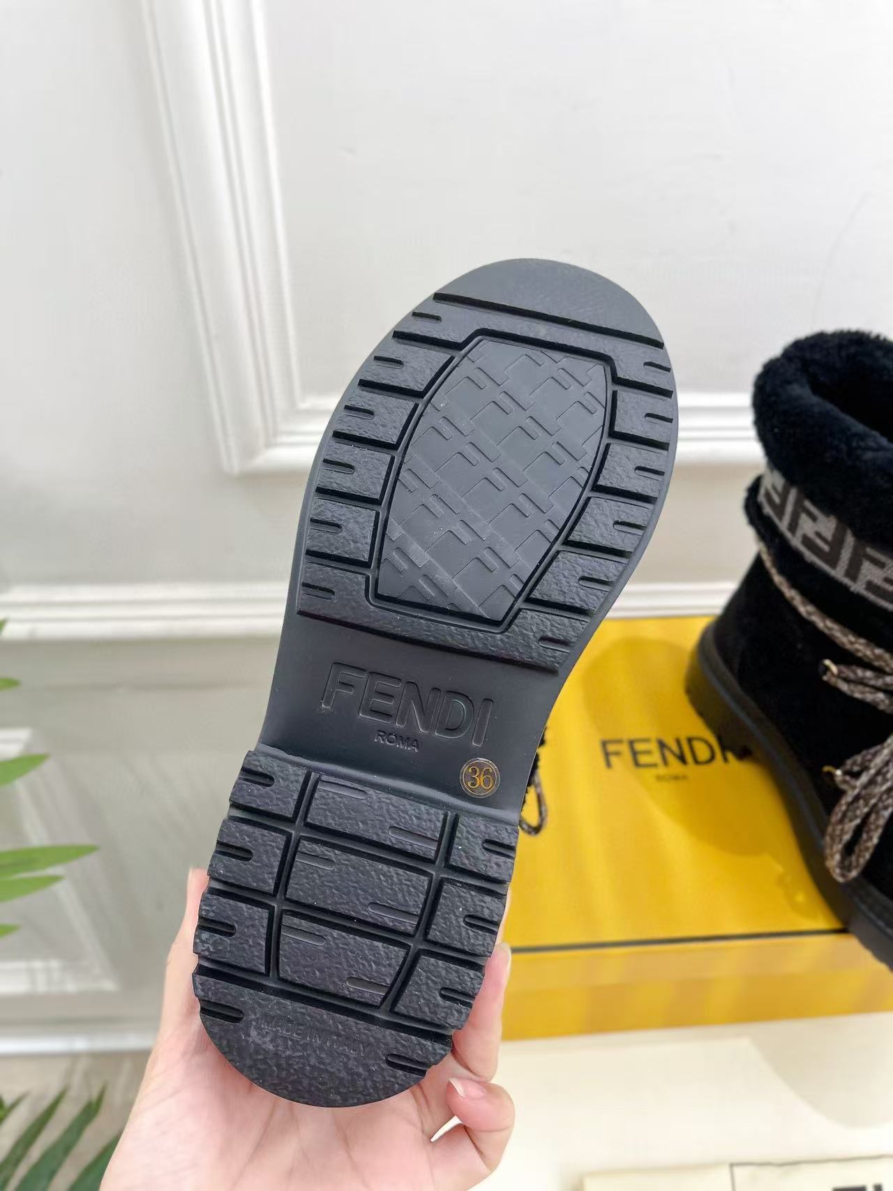 FEND1 高品質レースアップスノーブーツ【50％割引+送料無料】