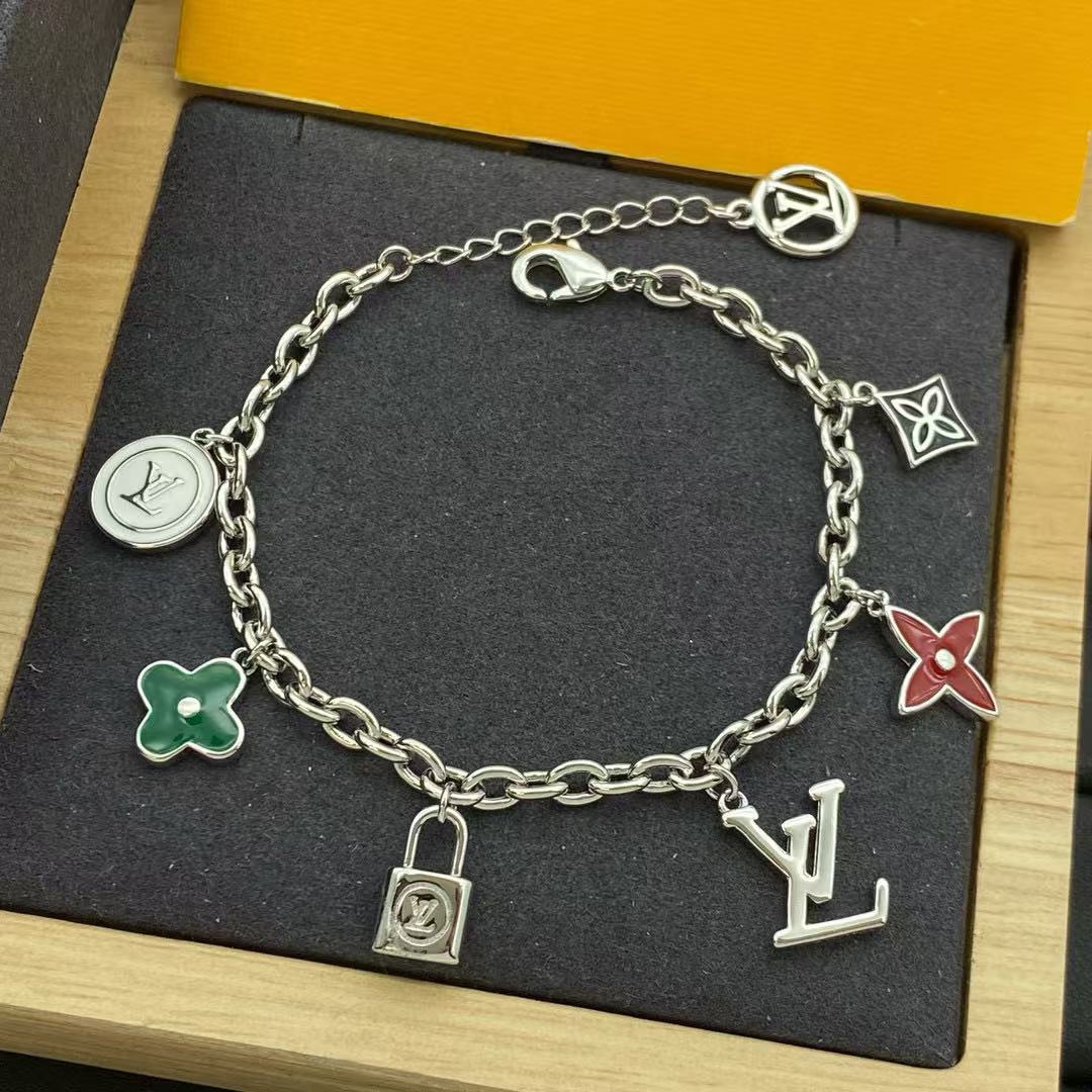 LV 四つ葉のクローバー ブレスレット【50％割引+送料無料】