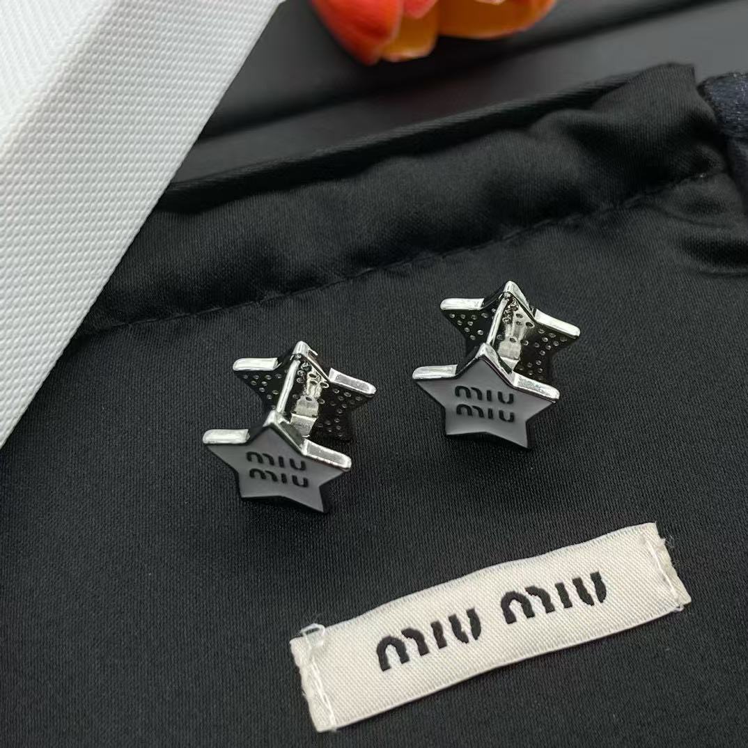 M1UM1U 五芒星レターイヤリング【50％割引+送料無料】