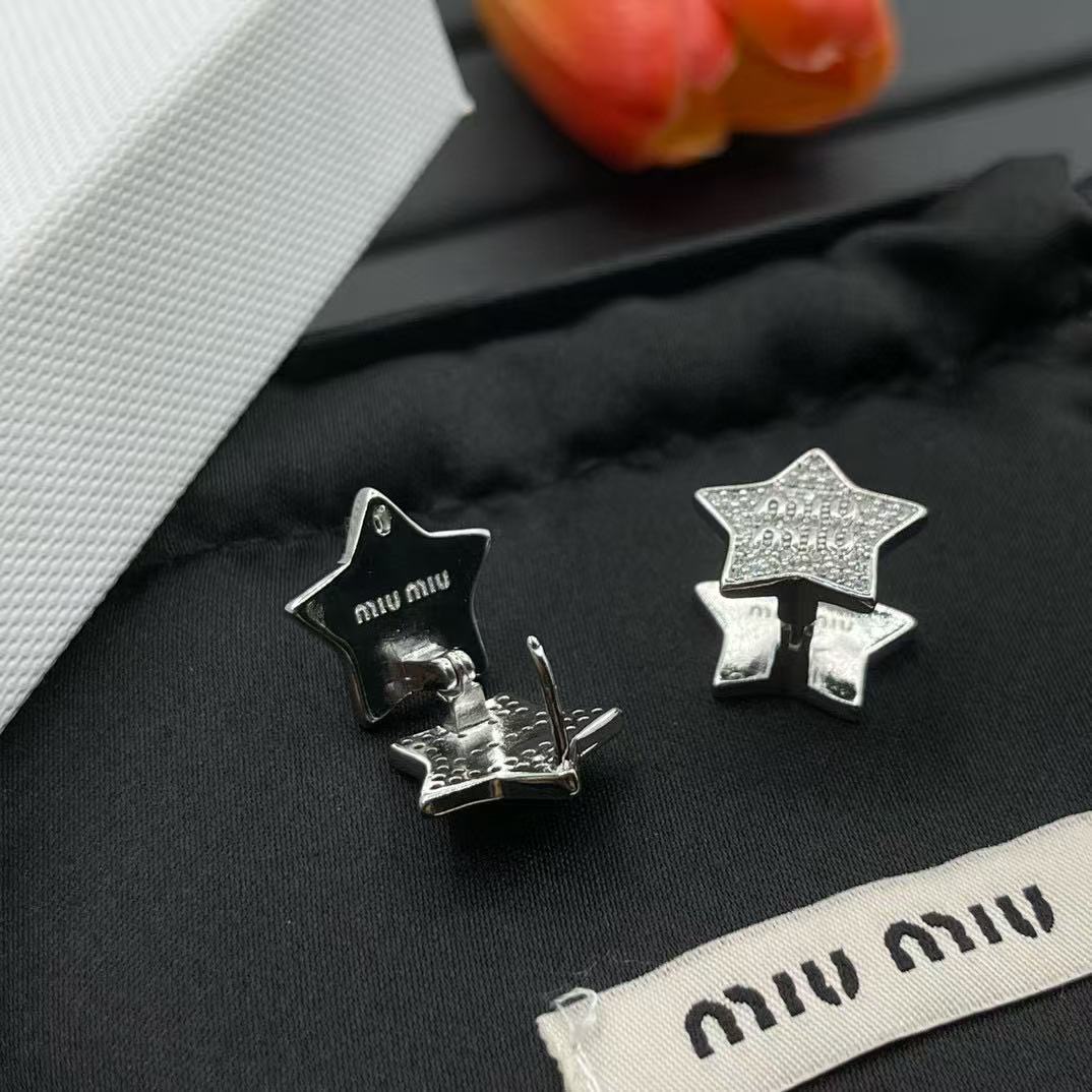 M1UM1U 五芒星レターイヤリング【50％割引+送料無料】