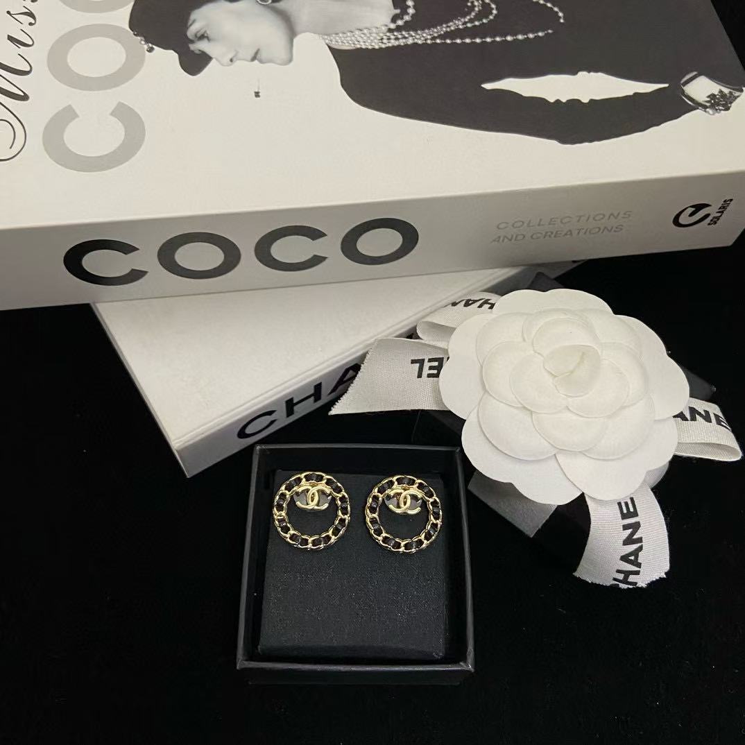 CHANE1 レザー ラウンド スタッド ピアス【50％割引+送料無料】
