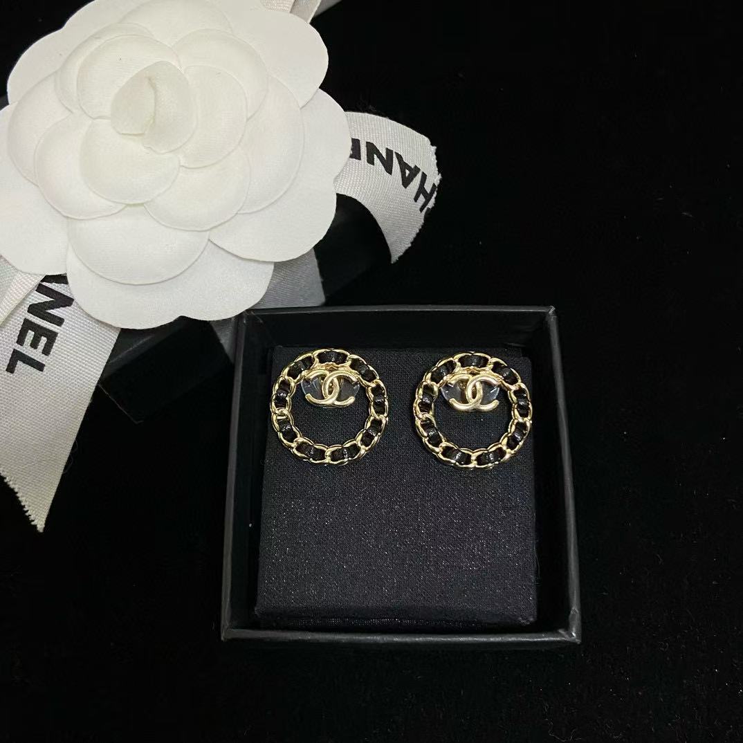 CHANE1 レザー ラウンド スタッド ピアス【50％割引+送料無料】