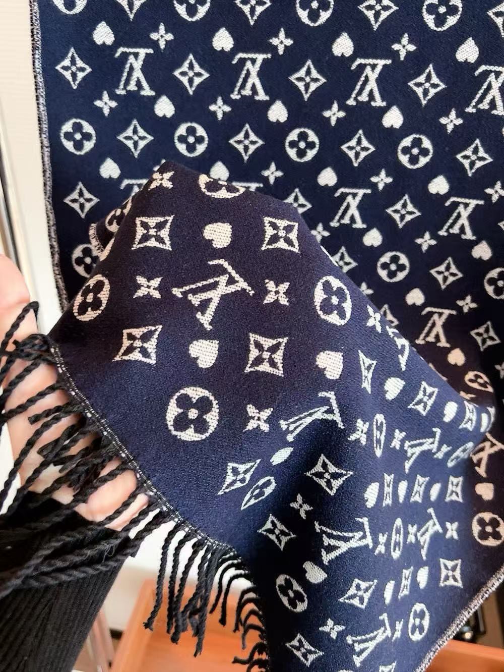 LV 老眼用フリンジウールスカーフ【50％割引+送料無料】