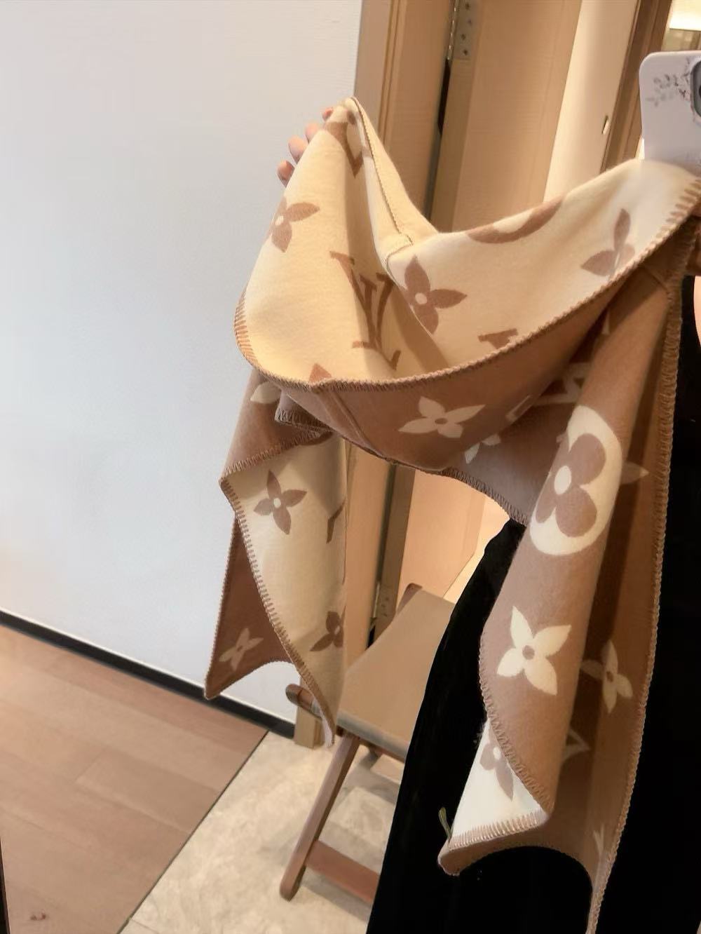 LV フード付きカシミヤスカーフ【50％割引+送料無料】