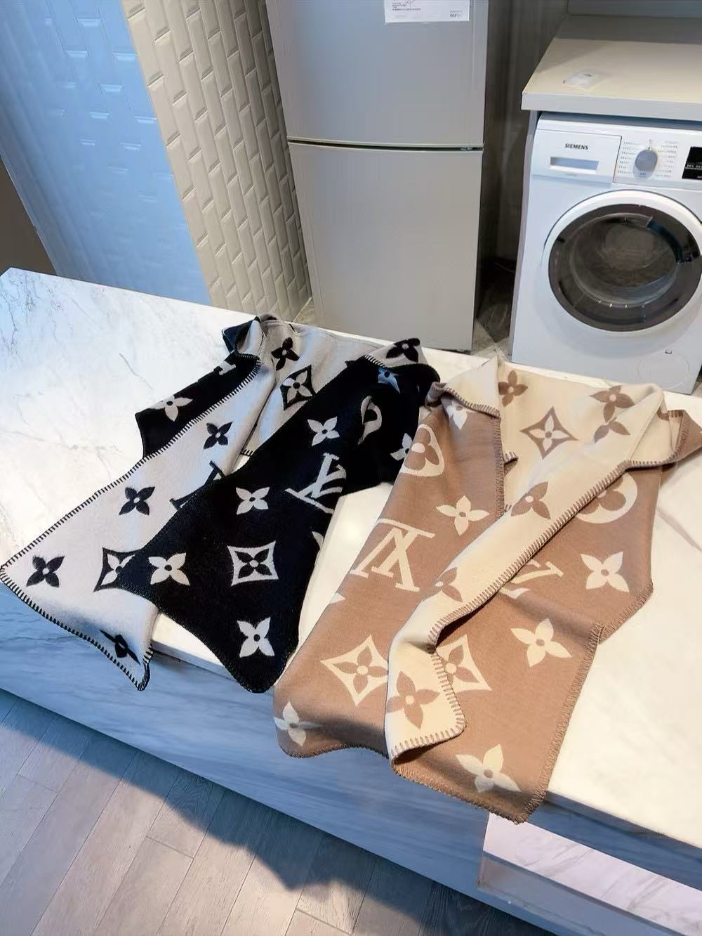 LV フード付きカシミヤスカーフ【50％割引+送料無料】