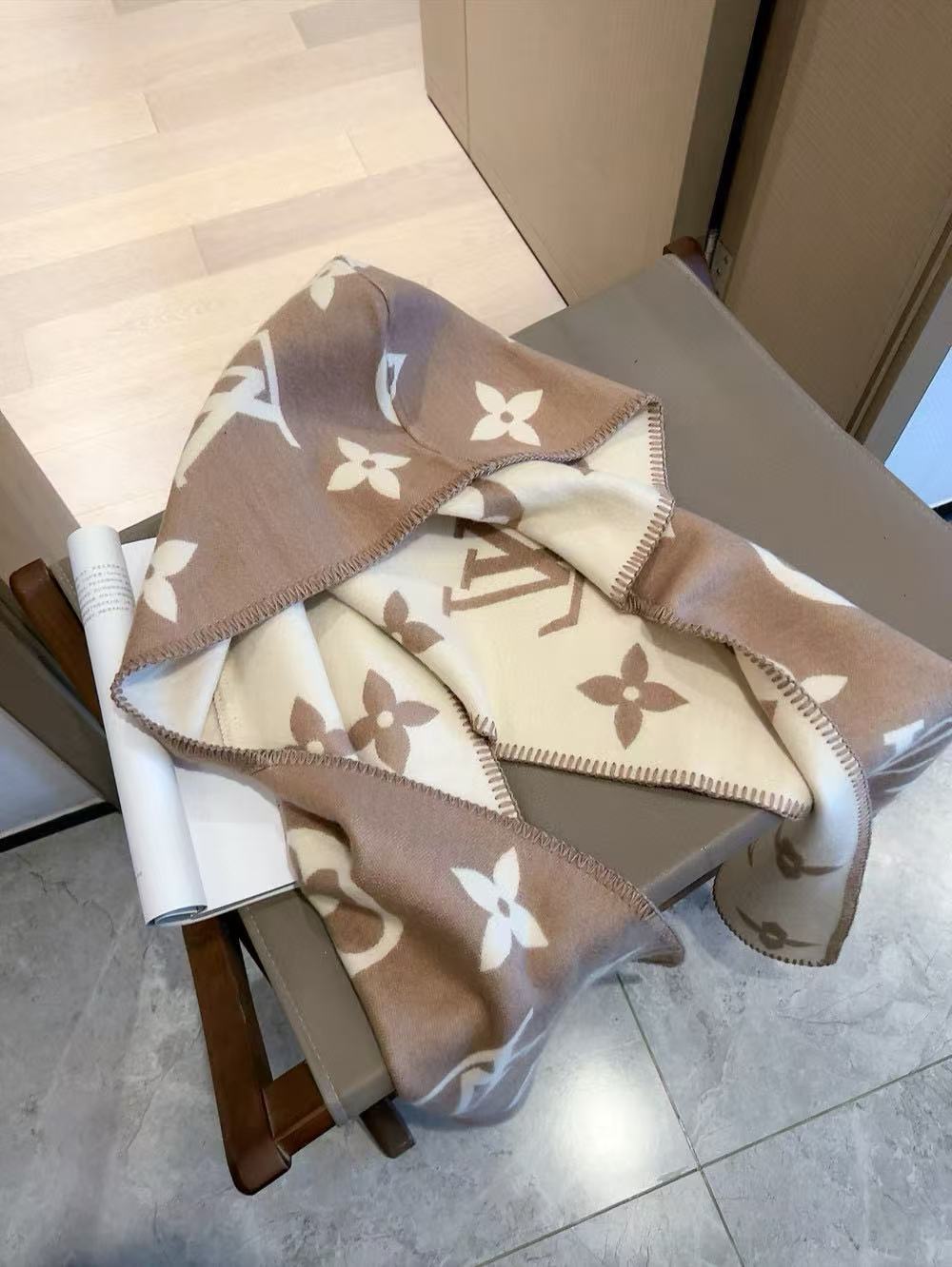 LV フード付きカシミヤスカーフ【50％割引+送料無料】