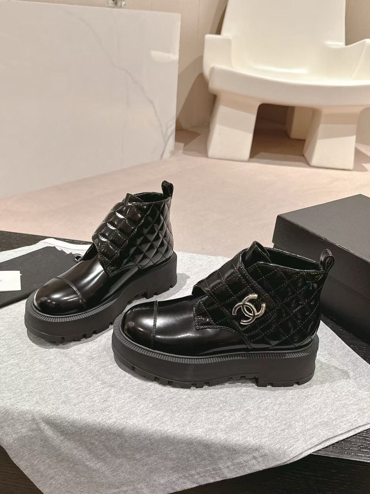 CHANE1 高品質 24B シープスキン レースアップブーツ【50％割引+送料無料】