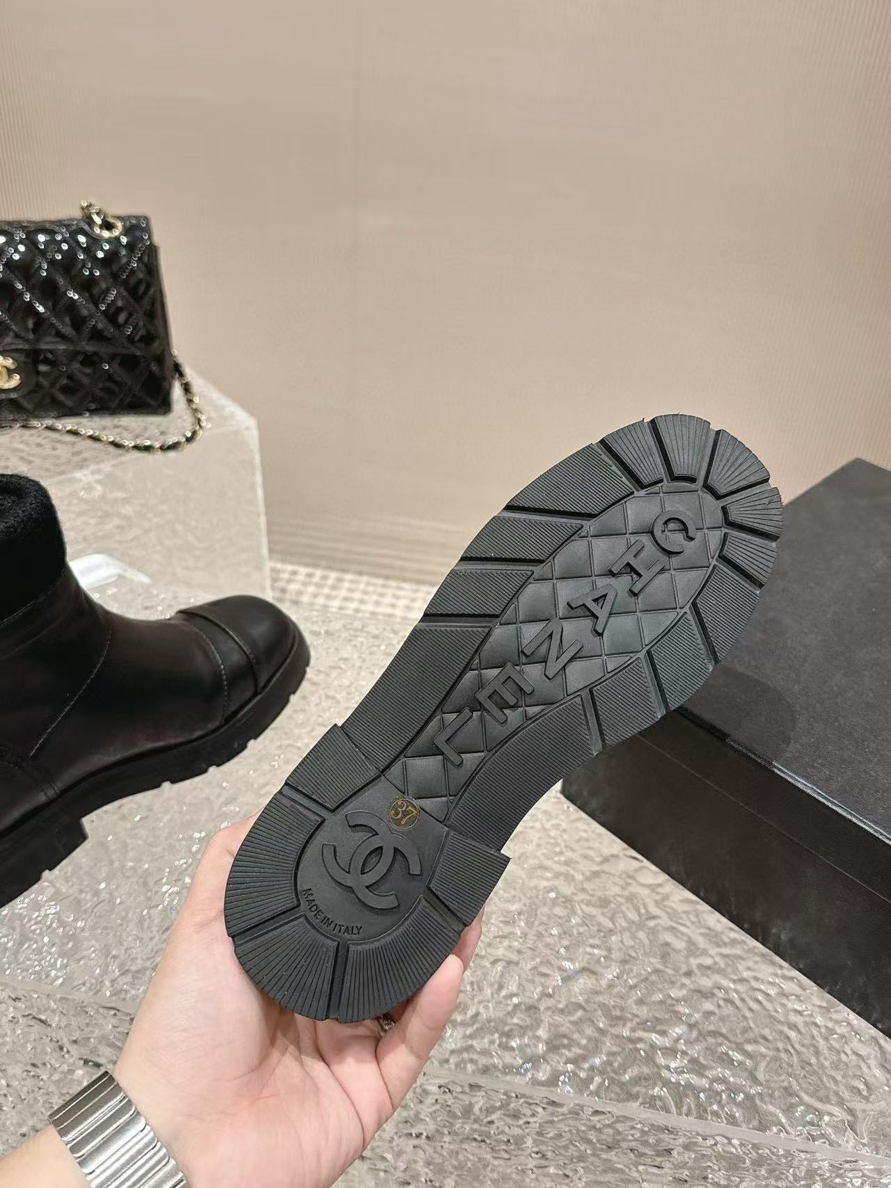 CHANE1 高品質ダブルC 牛革ショートブーツ【50％割引+送料無料】