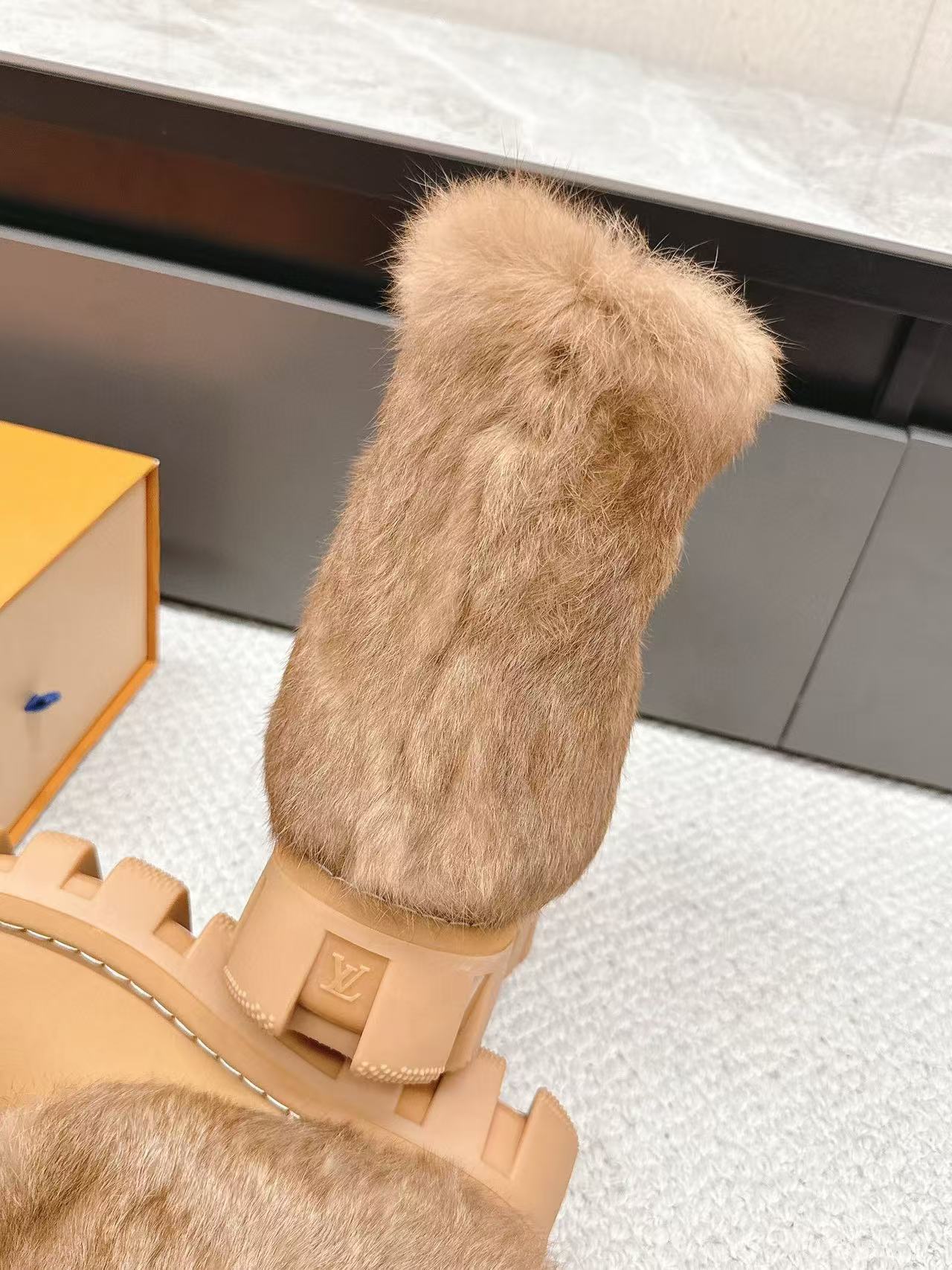 LV高品質厚底ファースノーブーツ【50％割引+送料無料】