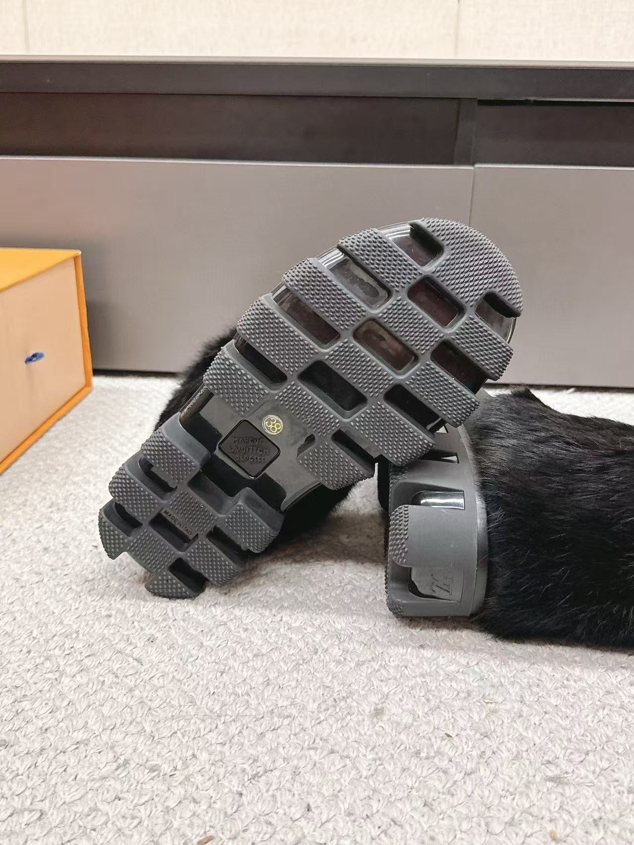 LV高品質厚底ファースノーブーツ【50％割引+送料無料】