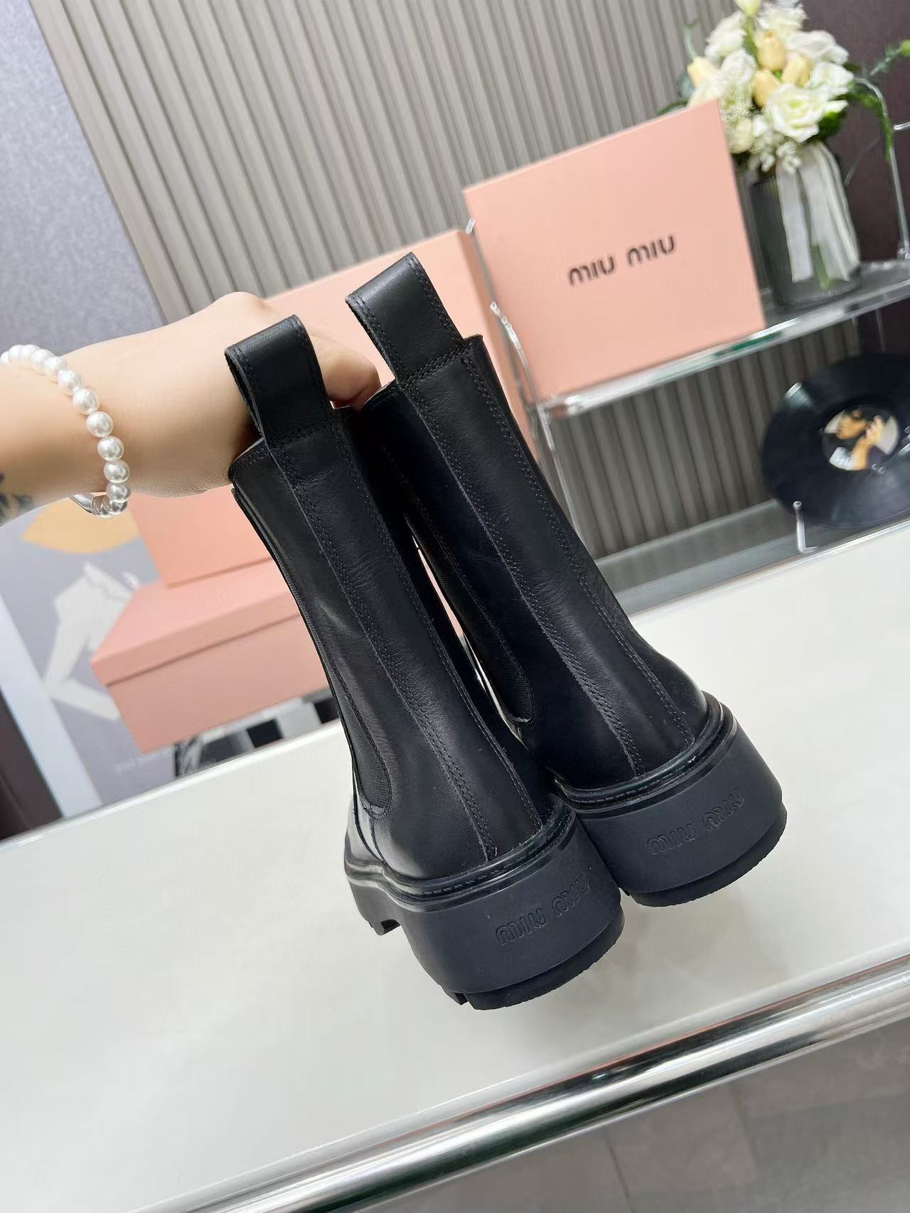 M1UM1U 上質シンプル牛革ショートブーツ【50％割引+送料無料】