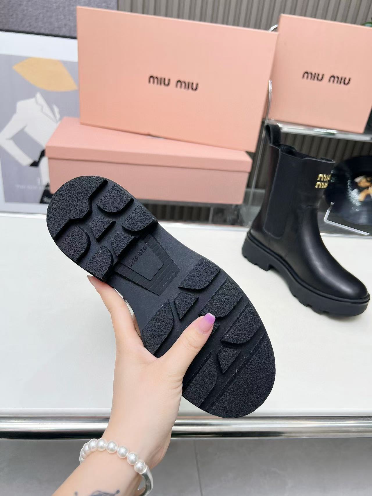 M1UM1U 上質シンプル牛革ショートブーツ【50％割引+送料無料】