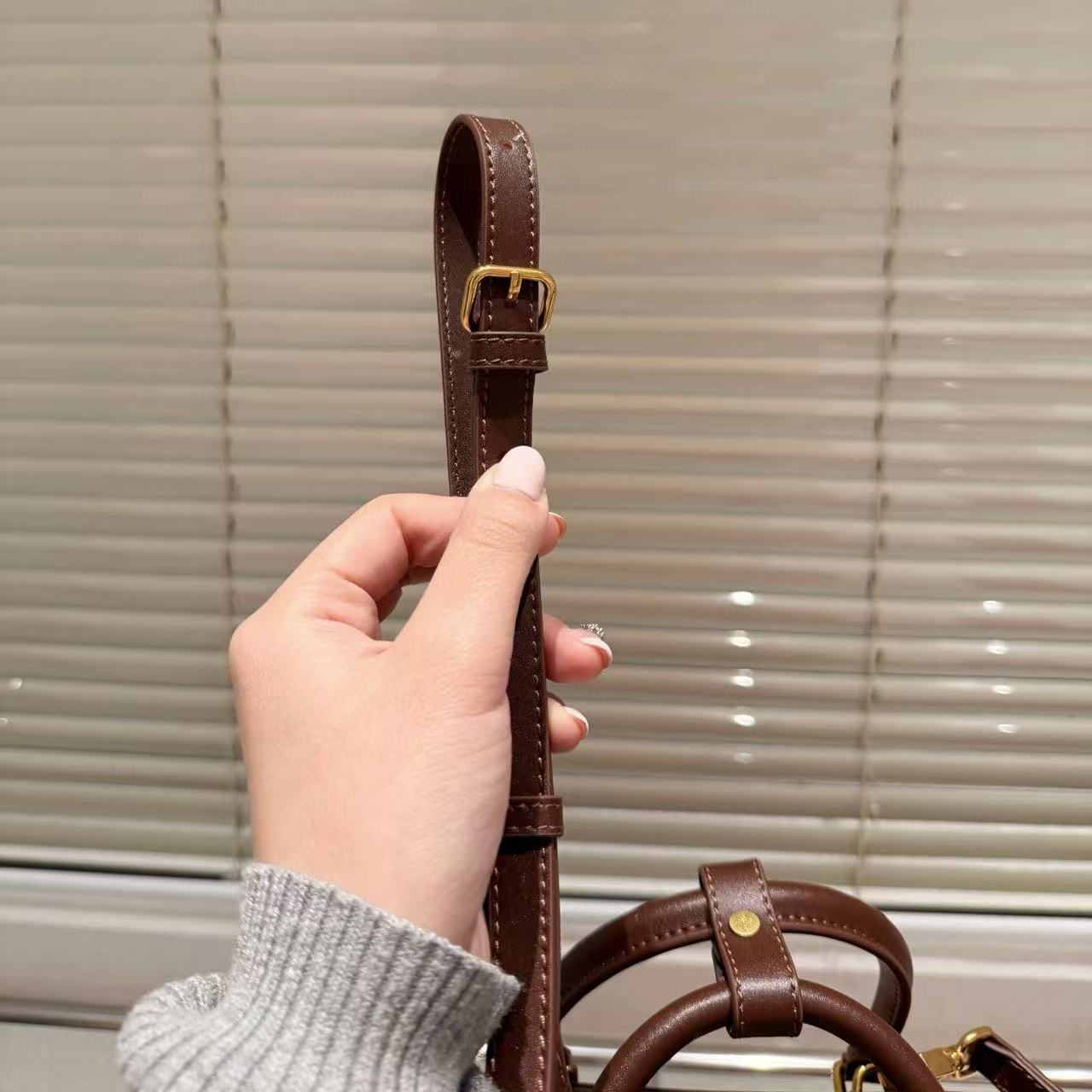 M1UM1U シンプルハンドバッグ【50％割引+送料無料】