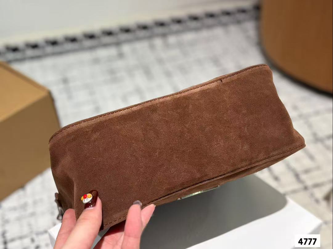 Chr0me Hearts ディアスキン ショルダー クロスボディバッグ【50％割引+送料無料】