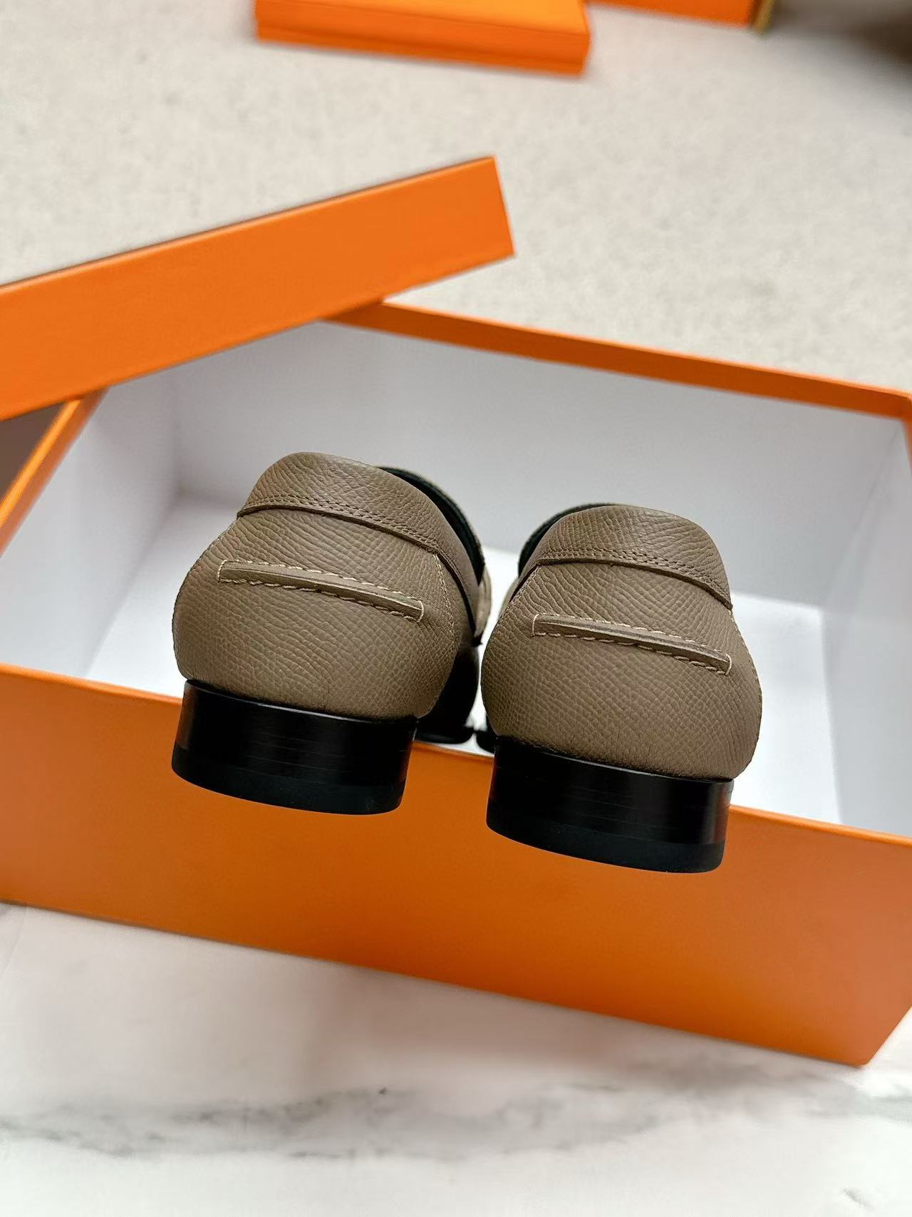 HERME5高品質シンプルなローファー【50％割引+送料無料】