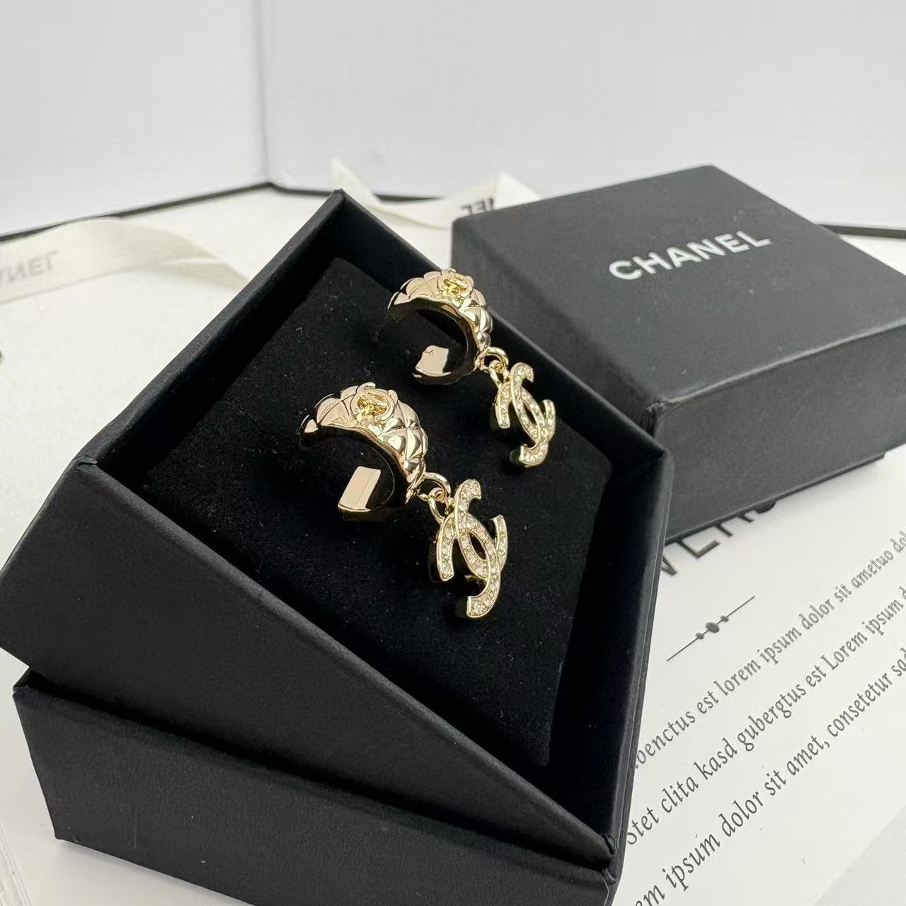 CHANE1 フルダイヤモンド ダブルC イヤーフック【50％割引+送料無料】