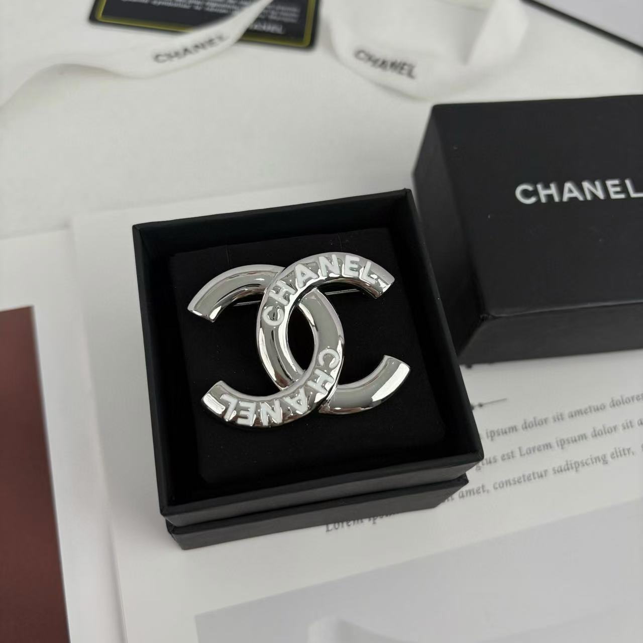 CHANE1 ダブルCレターブローチ【50％割引+送料無料】