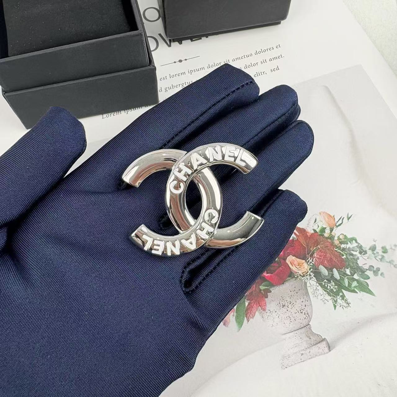 CHANE1 ダブルCレターブローチ【50％割引+送料無料】