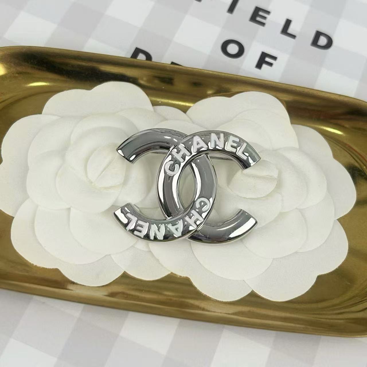 CHANE1 ダブルCレターブローチ【50％割引+送料無料】