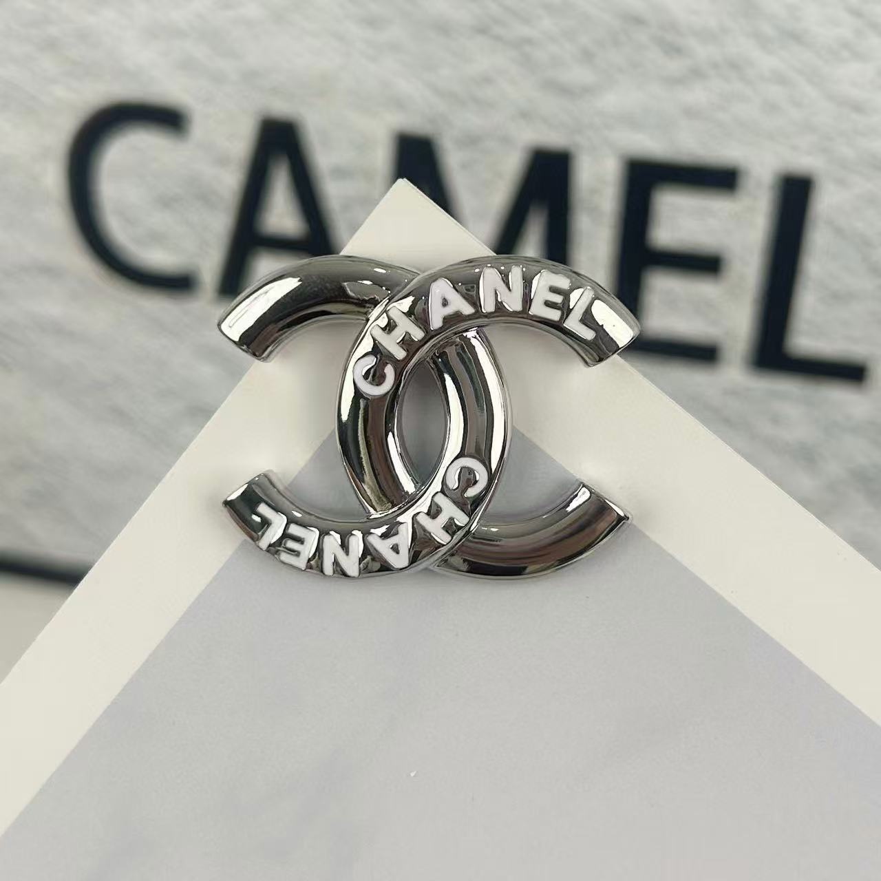 CHANE1 ダブルCレターブローチ【50％割引+送料無料】
