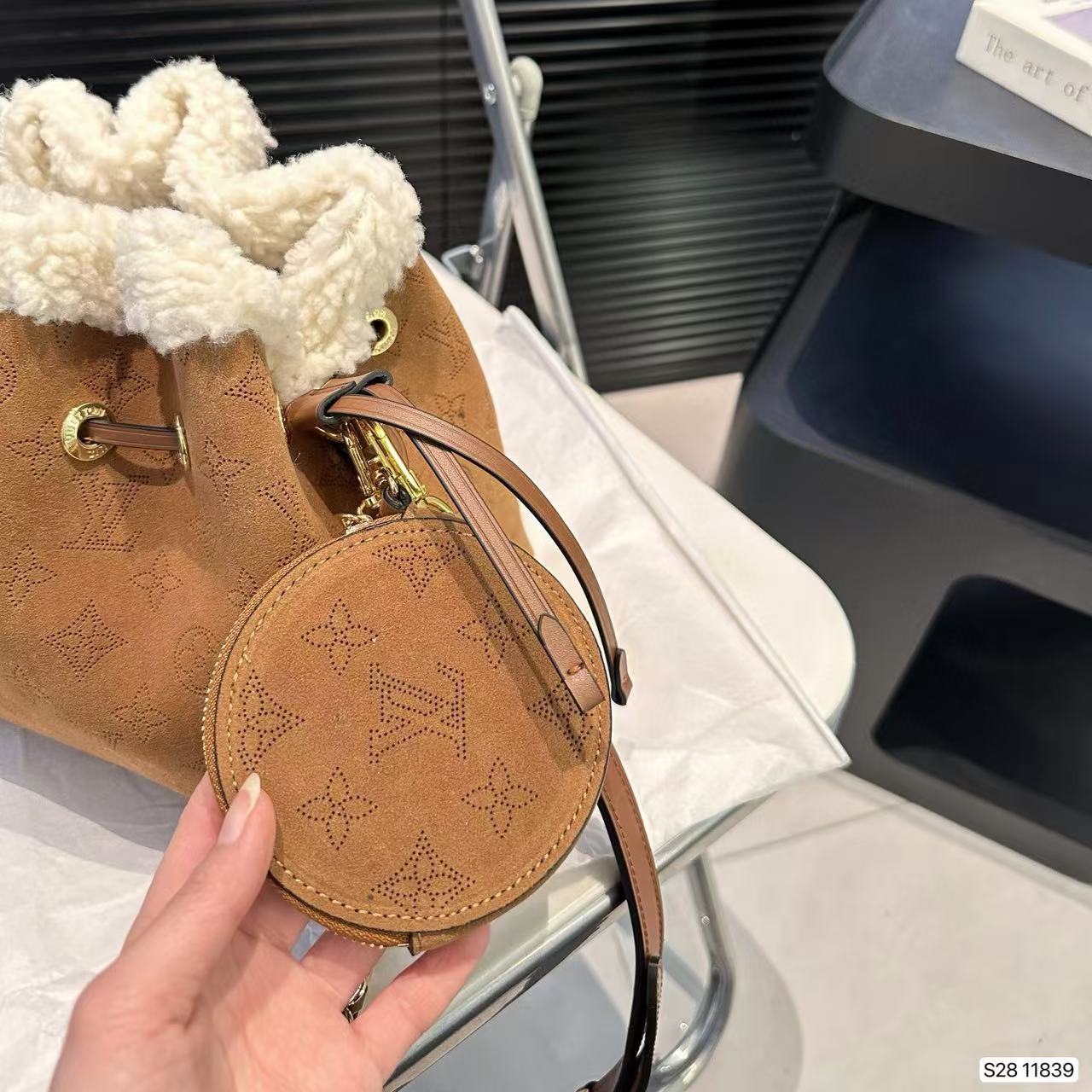 LV ラムスキン ディアスキン バケットバッグ【50％割引+送料無料】