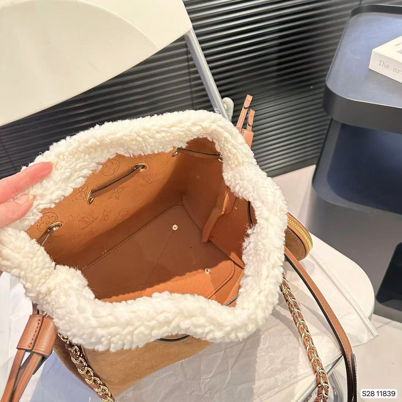 LV ラムスキン ディアスキン バケットバッグ【50％割引+送料無料】