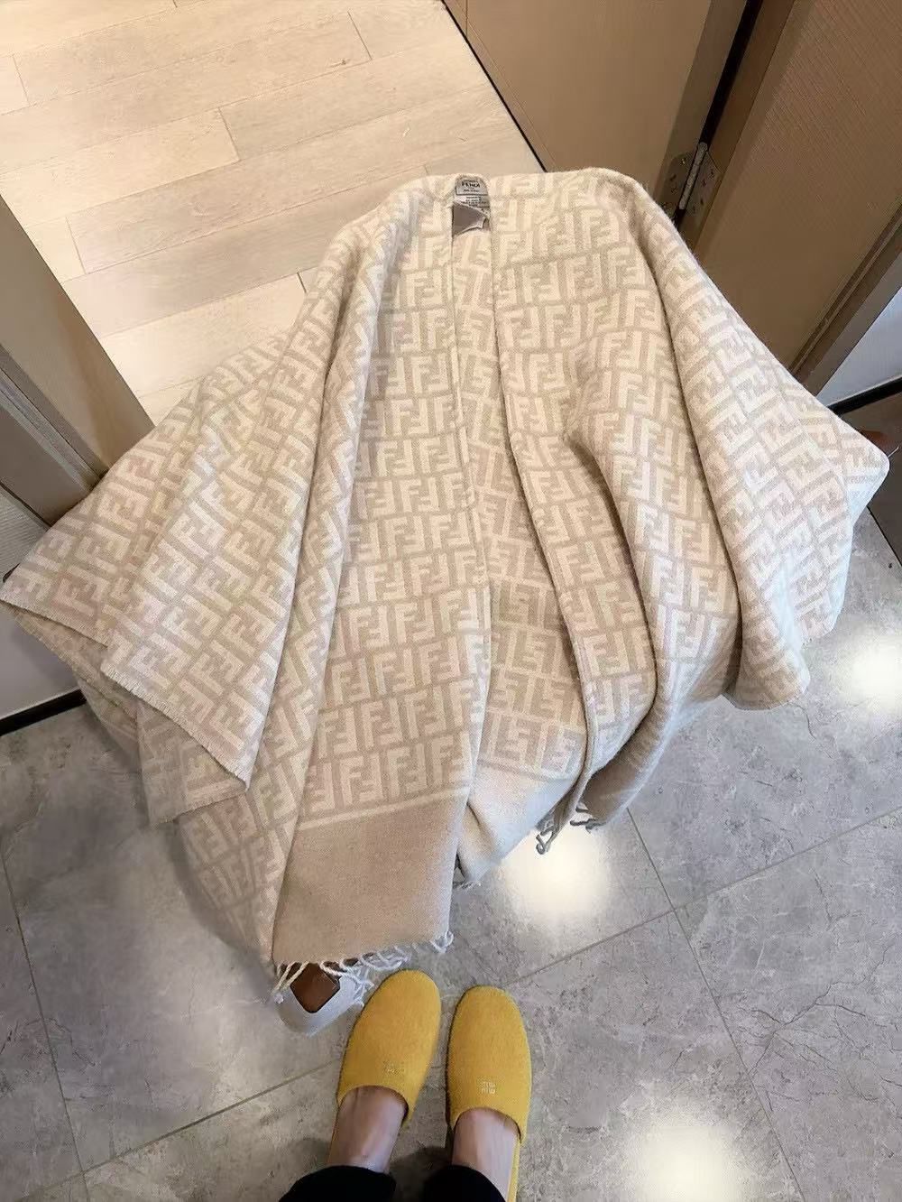 FEND1 タッセルカシミヤスカーフ【50％割引+送料無料】