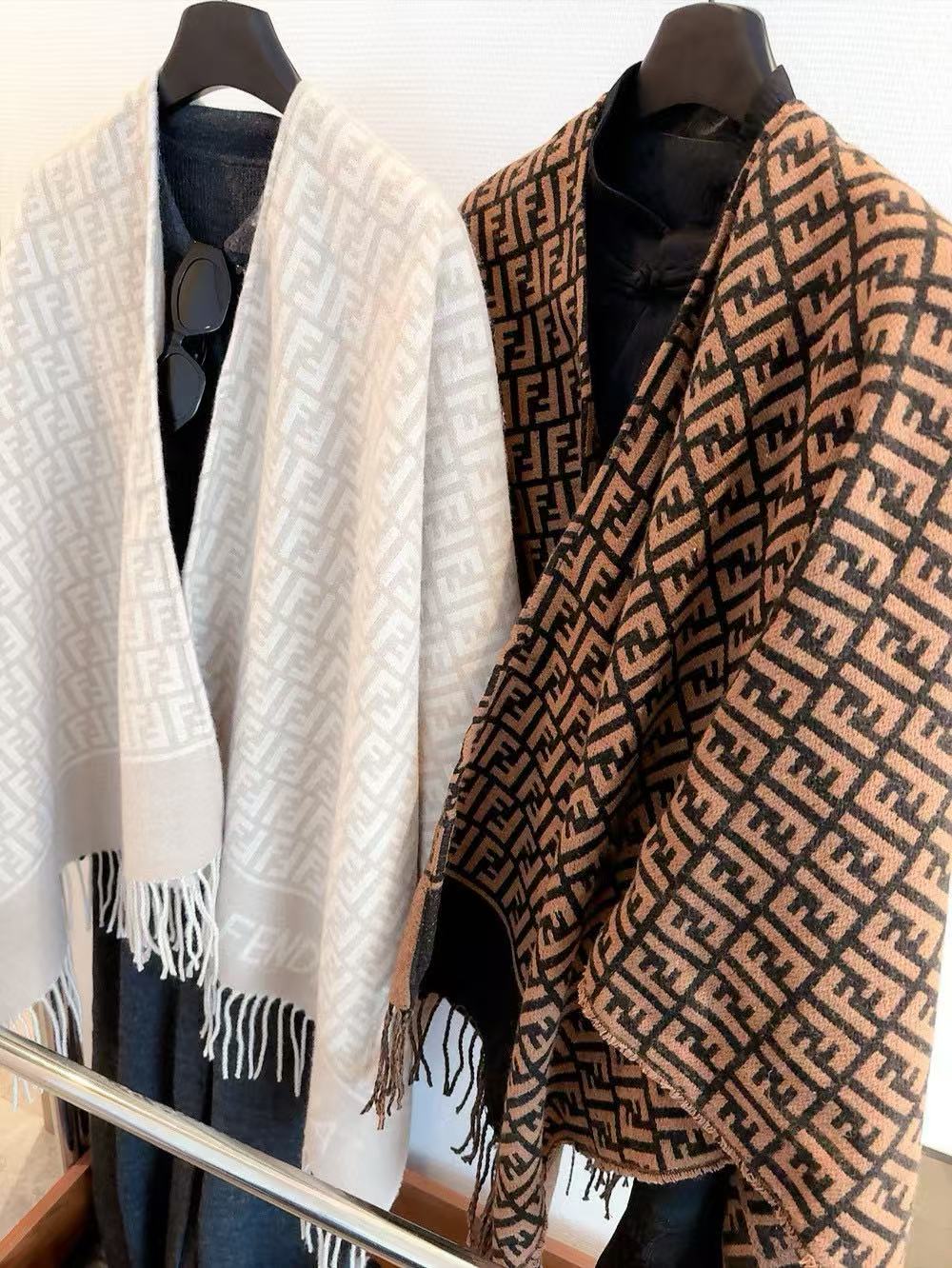 FEND1 タッセルカシミヤスカーフ【50％割引+送料無料】