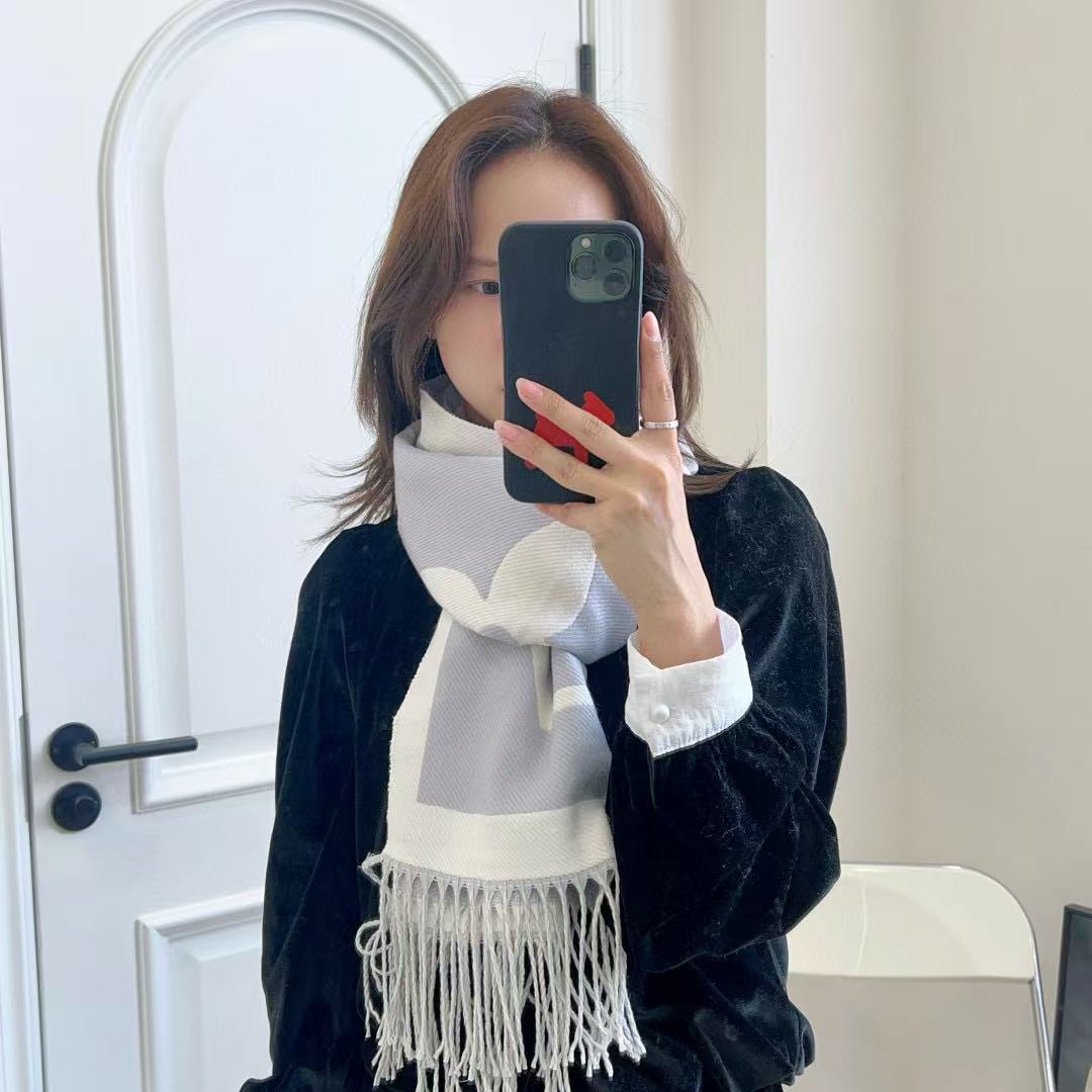 LVラージロゴタッセルカシミヤスカーフ【50％割引+送料無料】