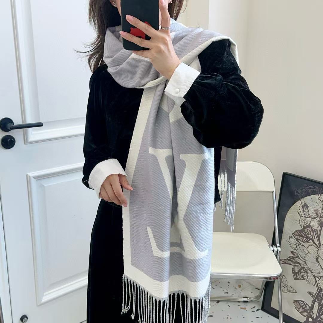 LVラージロゴタッセルカシミヤスカーフ【50％割引+送料無料】