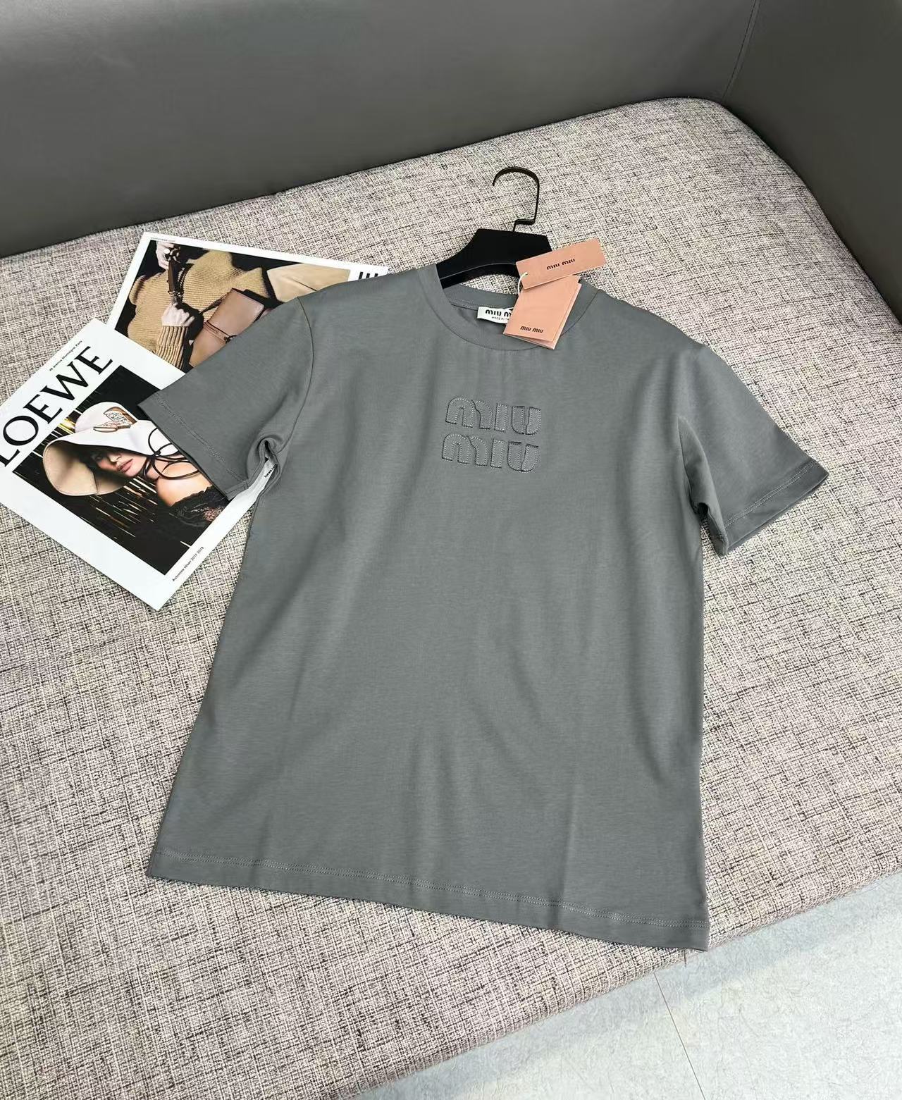 M1UM1U シンプルレターTシャツ【50％割引+送料無料】