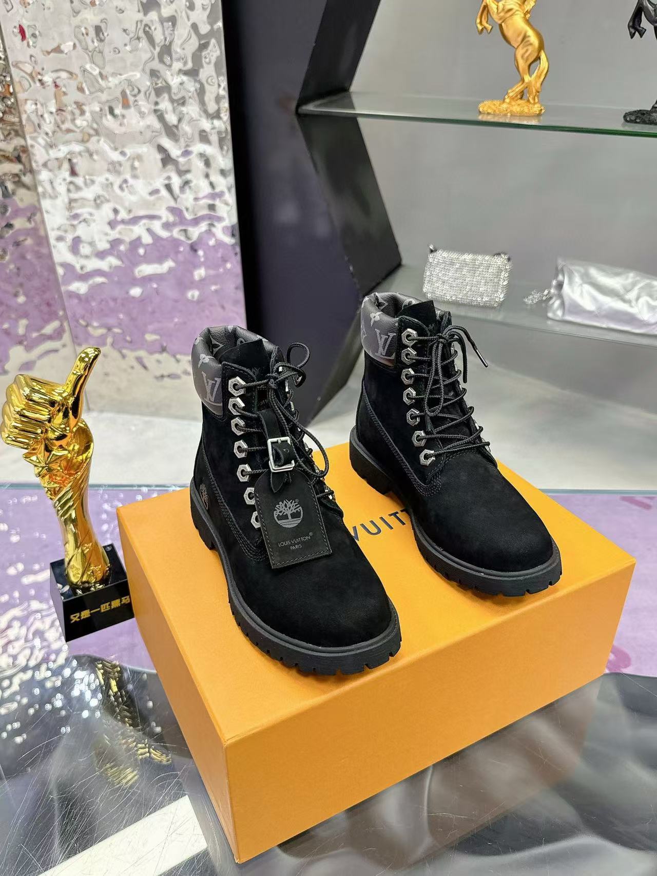 LV高品質シンプルなレースアップマーティンブーツ【50％割引+送料無料】