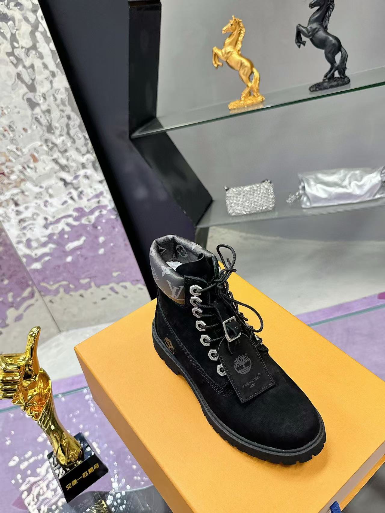 LV高品質シンプルなレースアップマーティンブーツ【50％割引+送料無料】