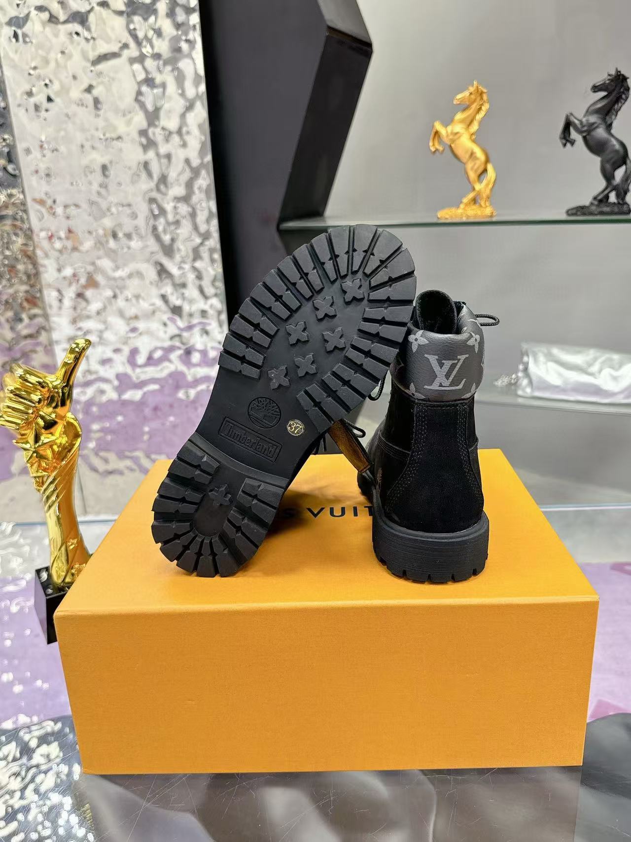 LV高品質シンプルなレースアップマーティンブーツ【50％割引+送料無料】