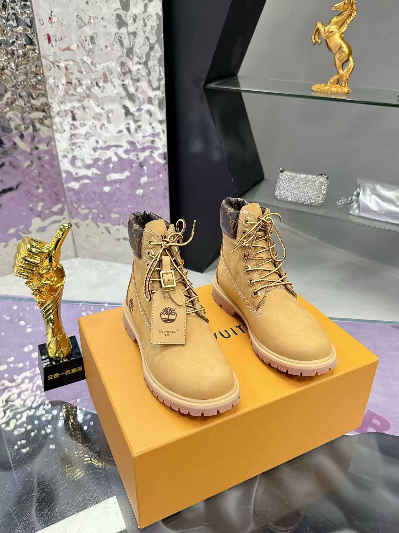 LV高品質シンプルなレースアップマーティンブーツ【50％割引+送料無料】