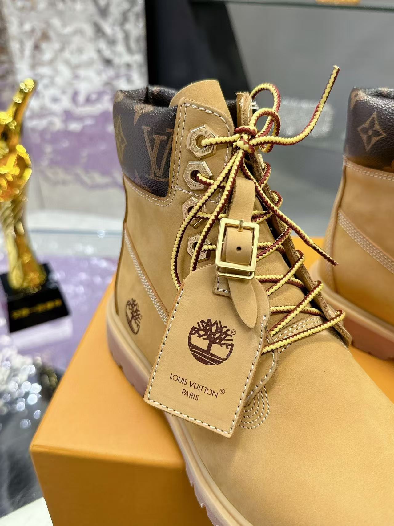 LV高品質シンプルなレースアップマーティンブーツ【50％割引+送料無料】