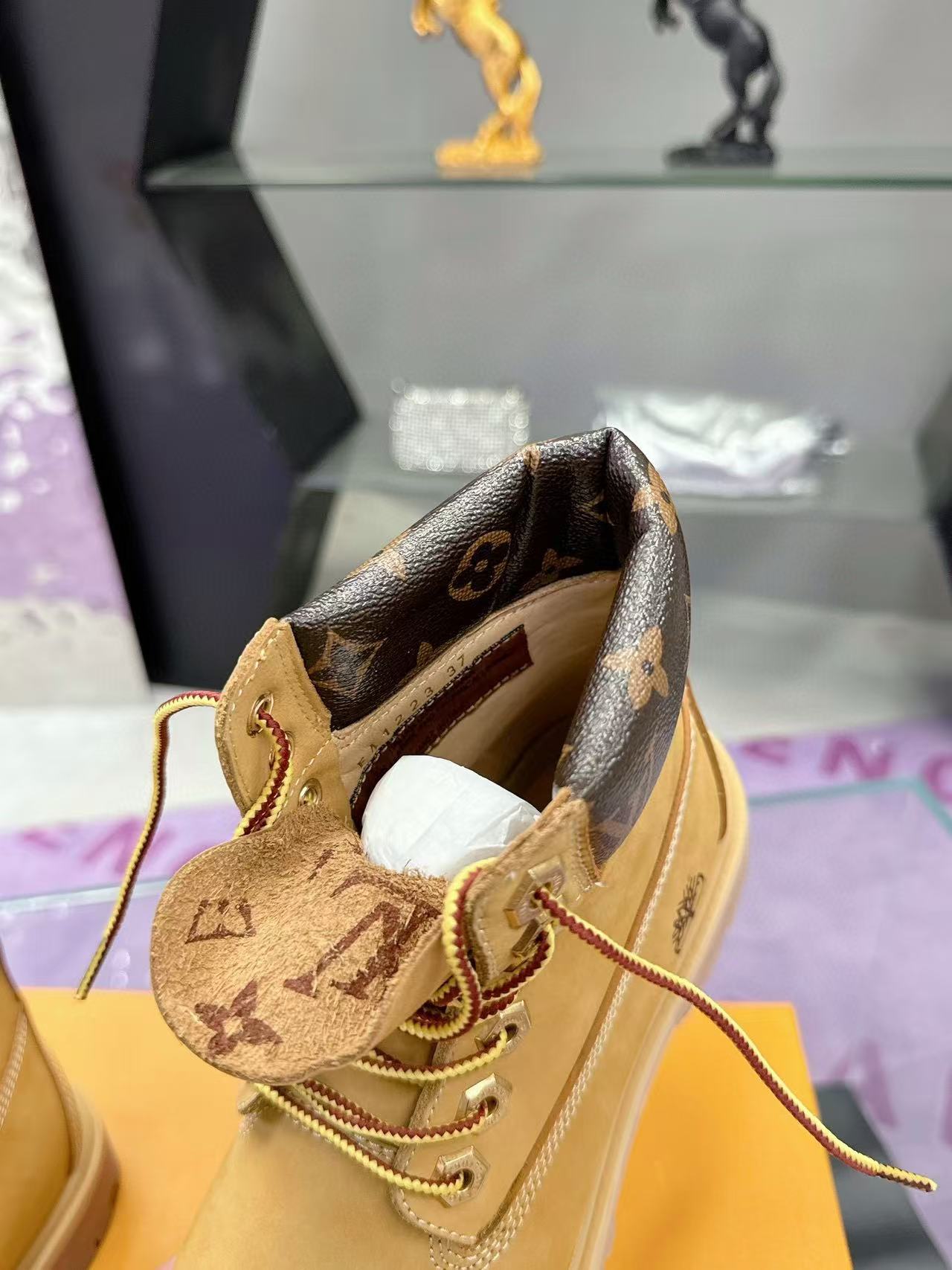 LV高品質シンプルなレースアップマーティンブーツ【50％割引+送料無料】