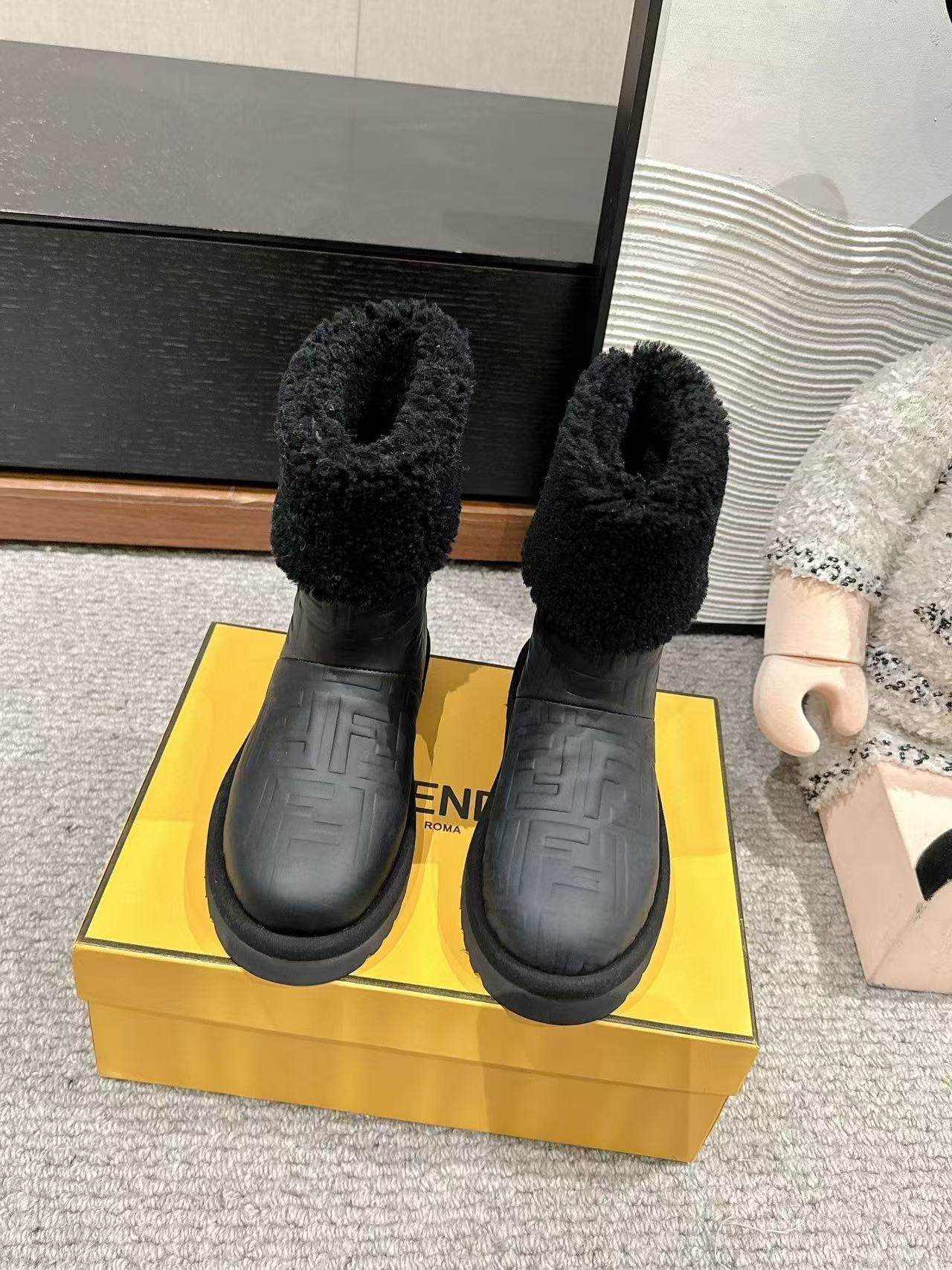 FENDI 高品質ラムスキン スノーブーツ【50％割引+送料無料】