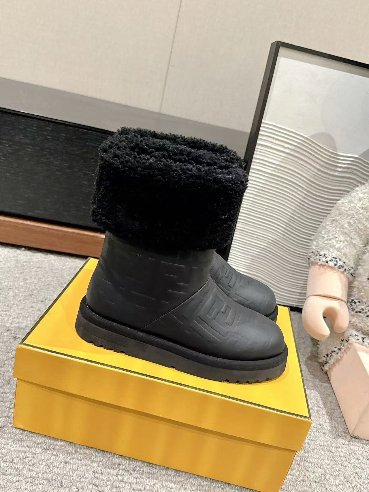 FENDI 高品質ラムスキン スノーブーツ【50％割引+送料無料】