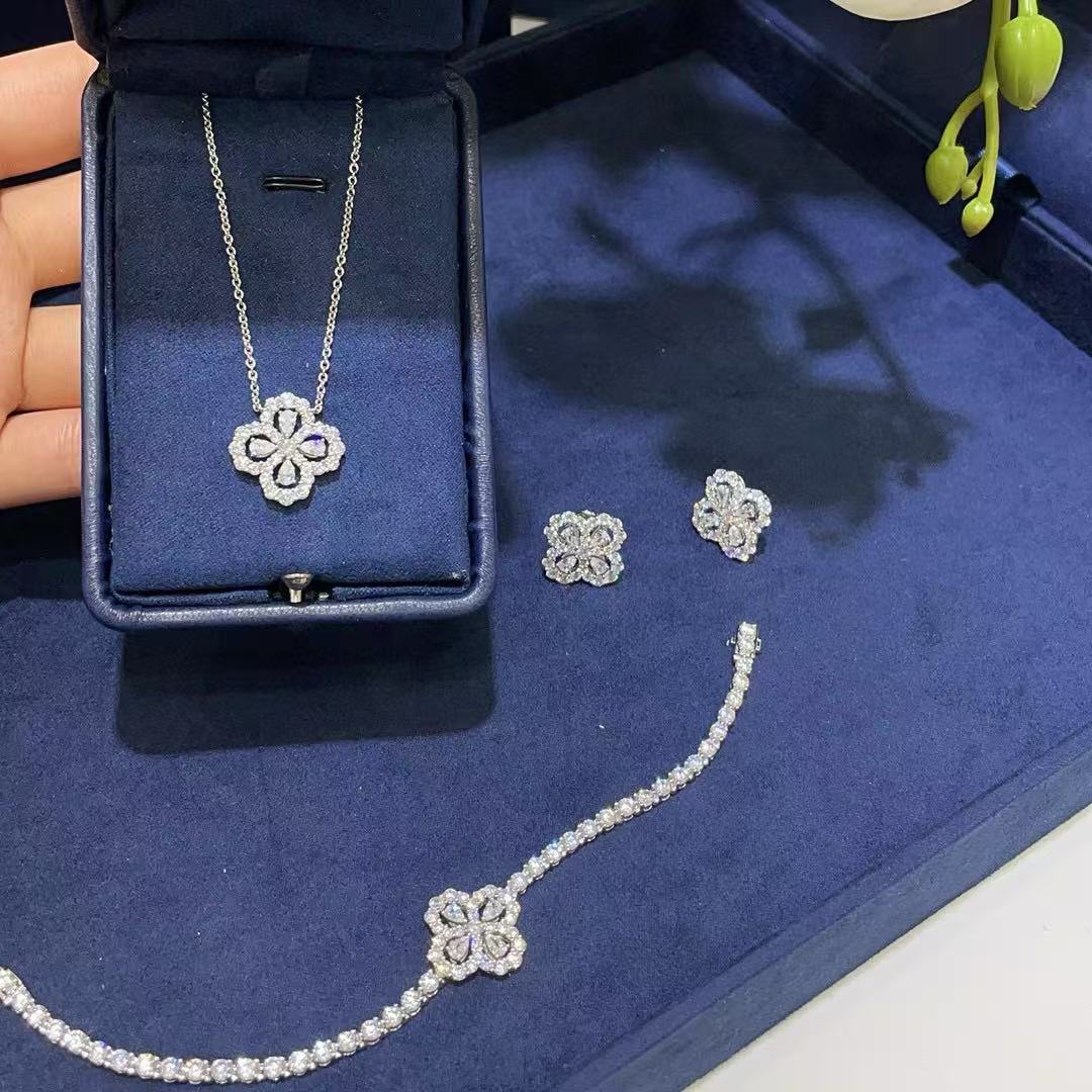 ＨＡＲＲＹ ＷＩＮＳＴＯＮクラシックな中空四つ葉のクローバーイヤリング+ブレスレット+ネックレス3点セット【50％割引+送料無料】
