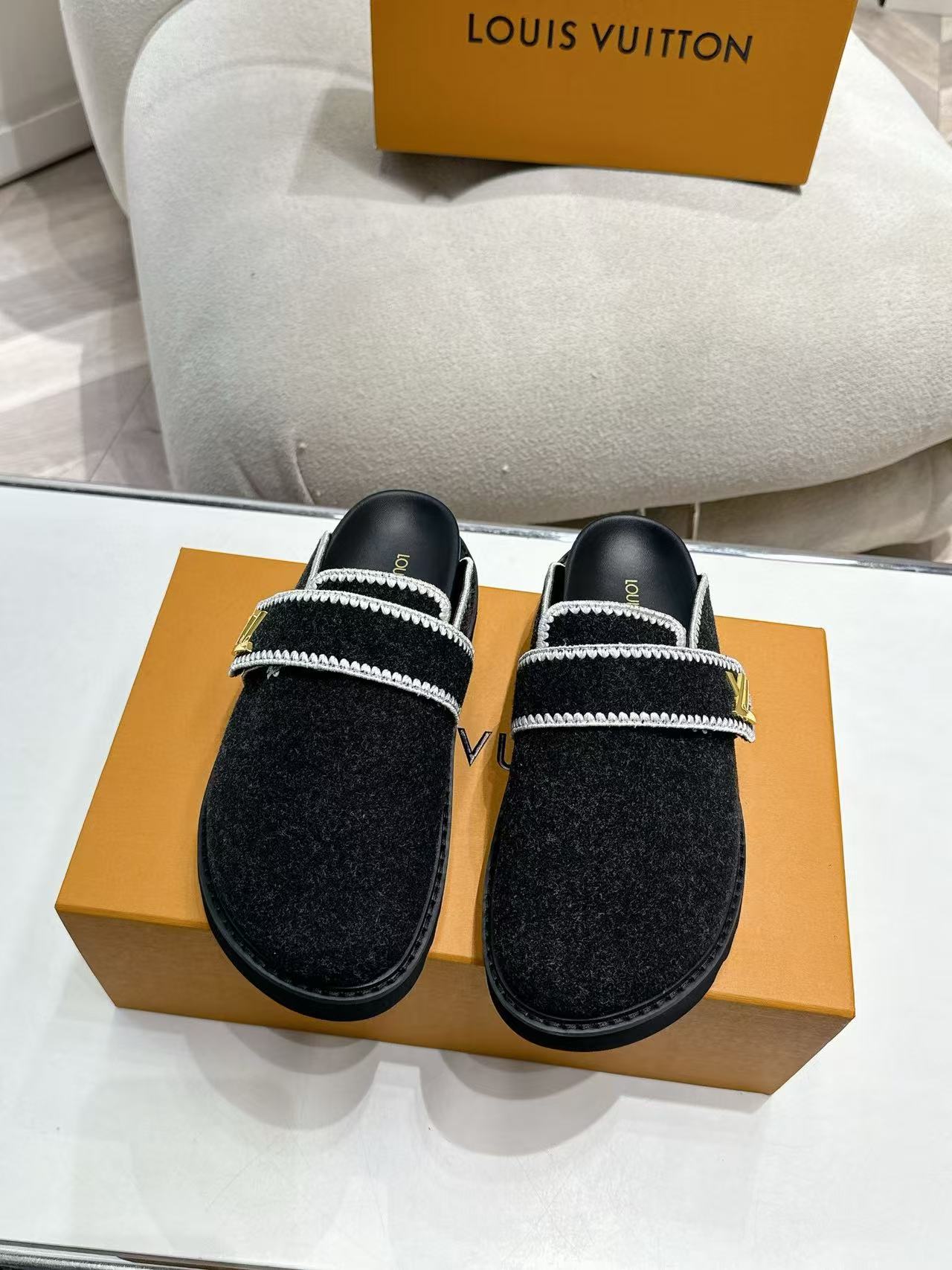 ＬＯＵＩＳ ＶＵＩＴＴＯＮ高品質のカップル用フラットスリッパ【50％割引+送料無料】