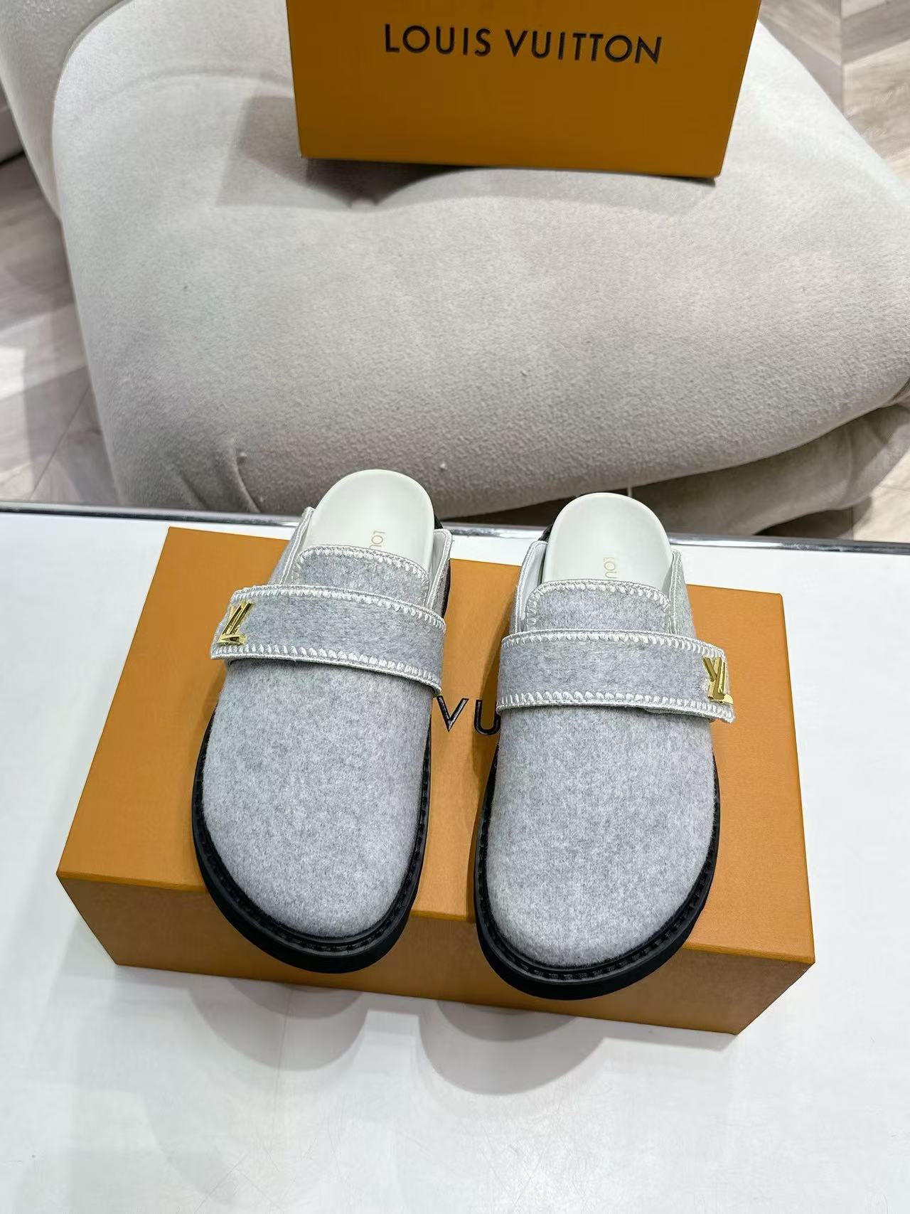 ＬＯＵＩＳ ＶＵＩＴＴＯＮ高品質のカップル用フラットスリッパ【50％割引+送料無料】