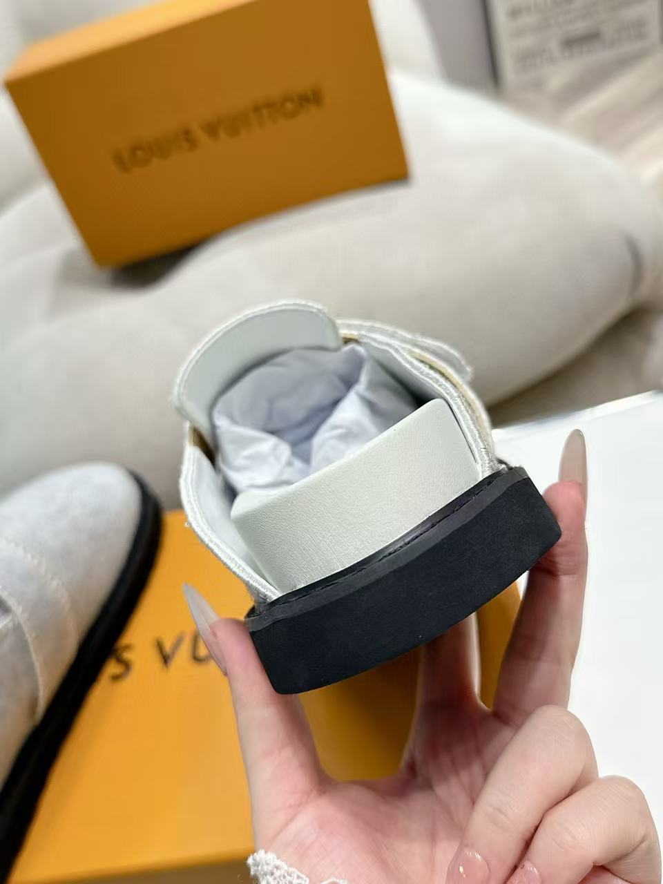 ＬＯＵＩＳ ＶＵＩＴＴＯＮ高品質のカップル用フラットスリッパ【50％割引+送料無料】