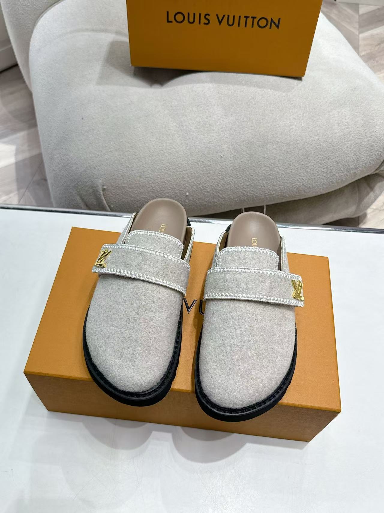 ＬＯＵＩＳ ＶＵＩＴＴＯＮ高品質のカップル用フラットスリッパ【50％割引+送料無料】